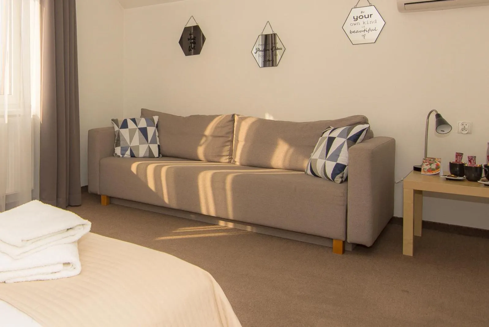Photo of the whole room, Bed in Old Tree Villa & Restaurant