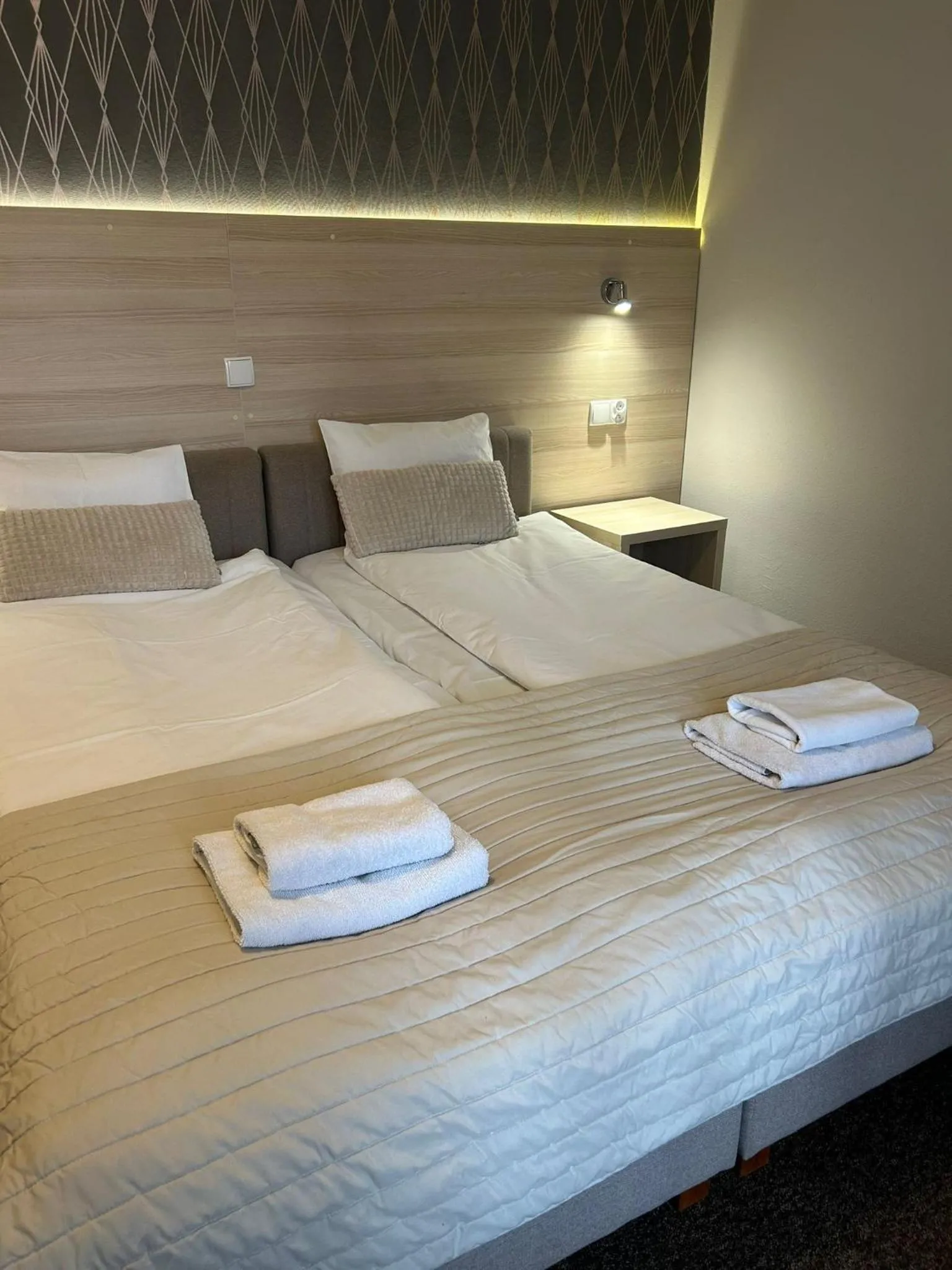 Bed in Old Tree Villa & Restaurant