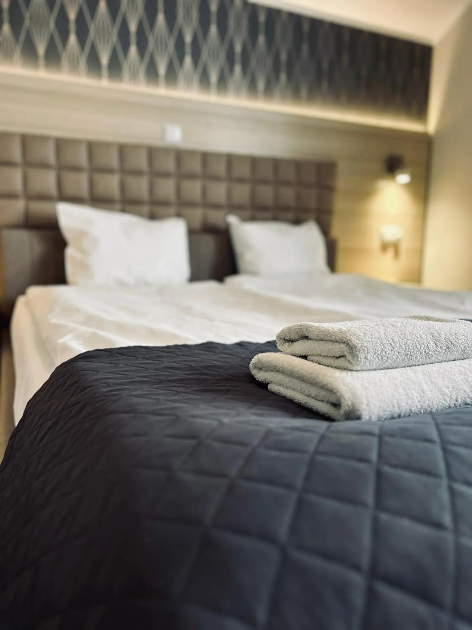 Bed in Old Tree Villa & Restaurant