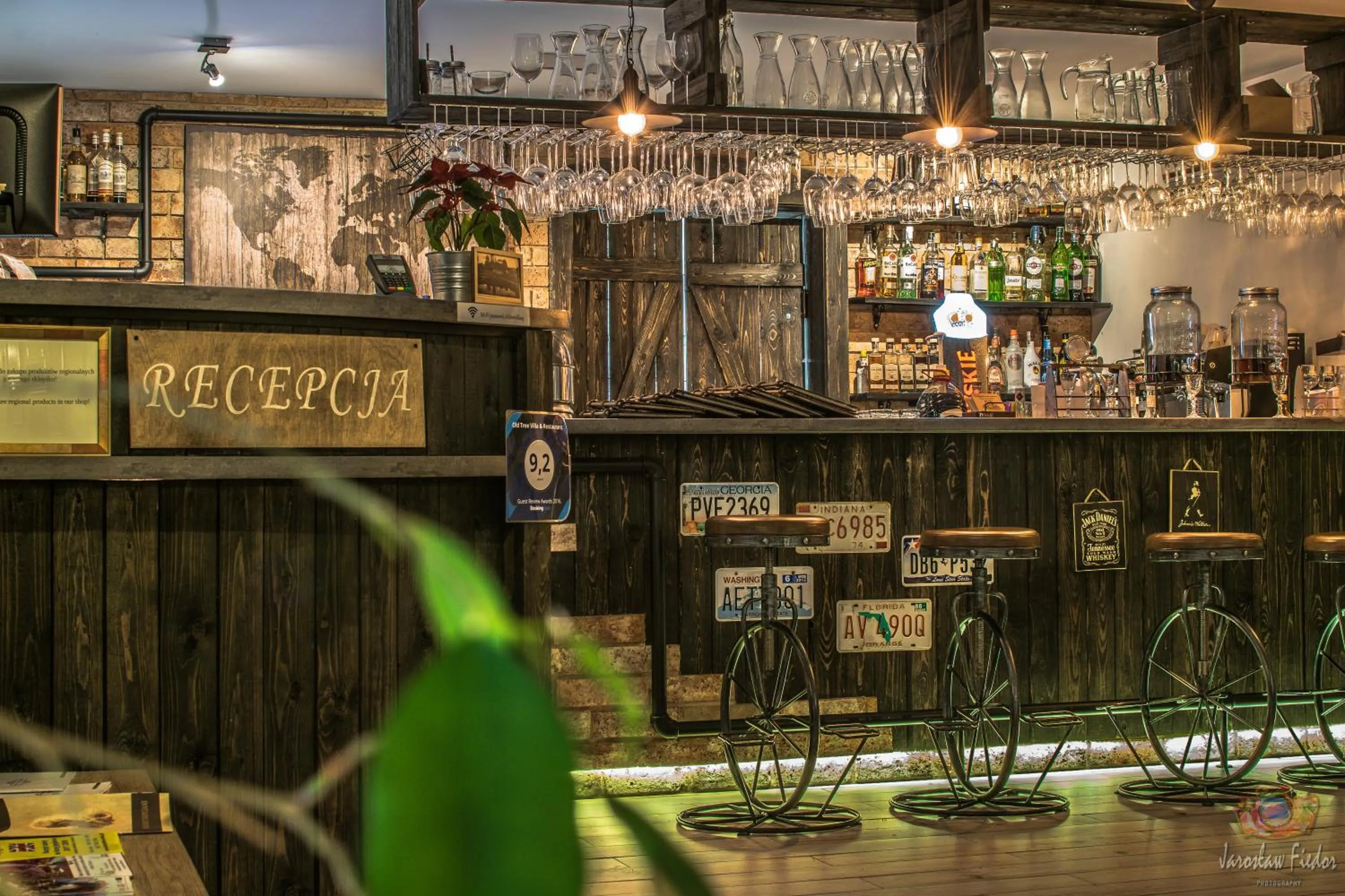 Lounge or bar in Old Tree Villa & Restaurant