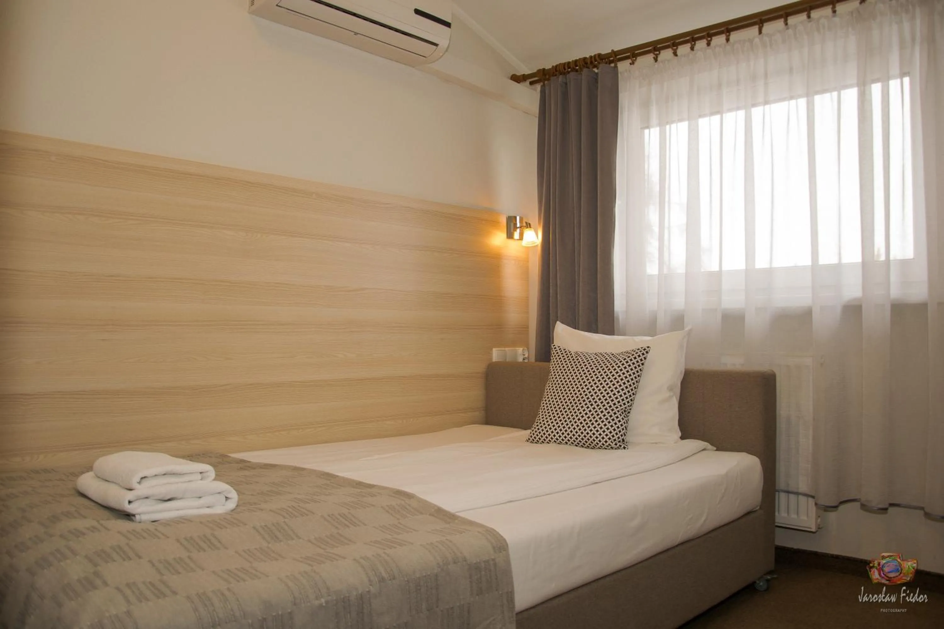 Lounge or bar, Bed in Old Tree Villa & Restaurant