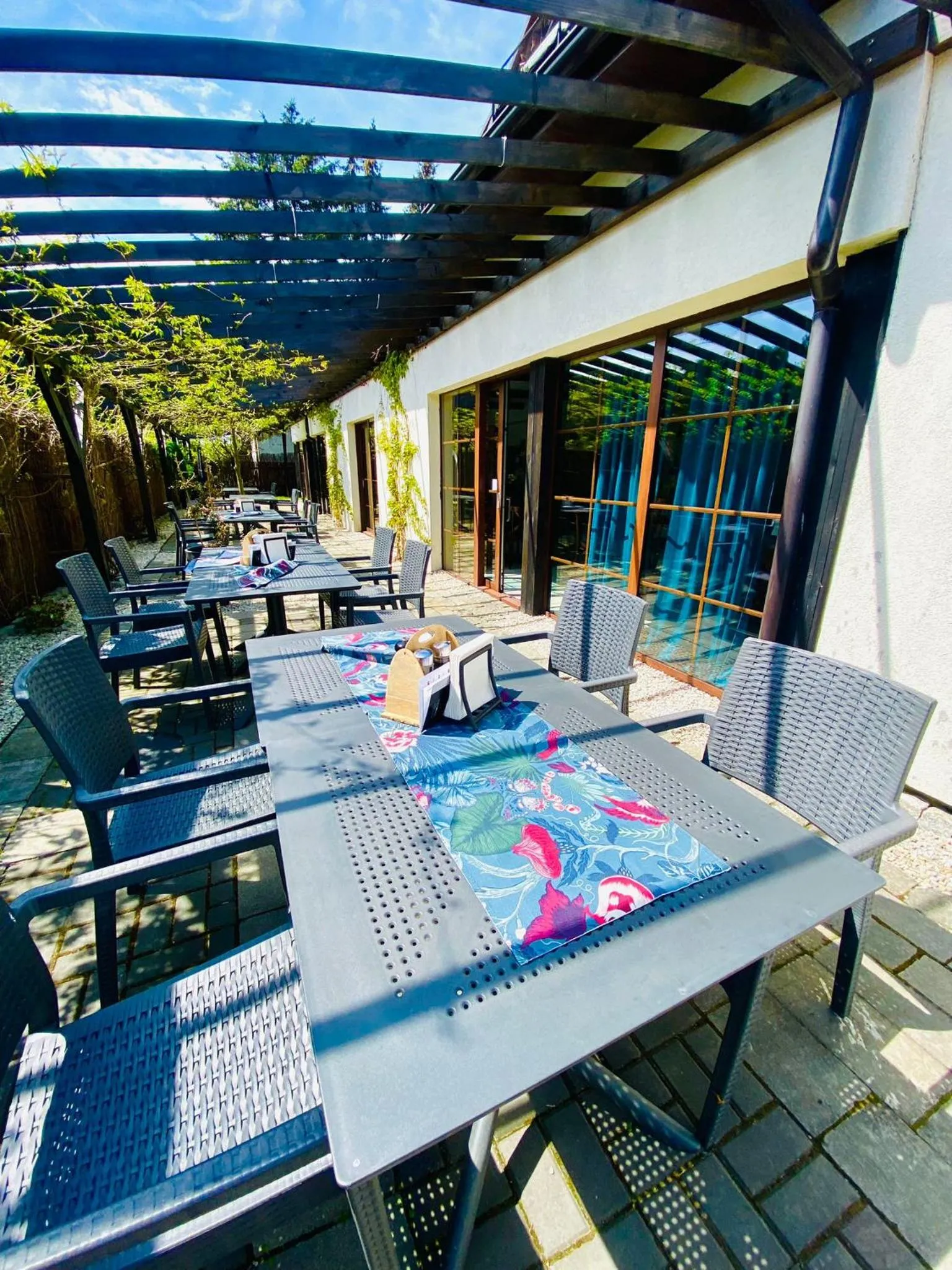 Old Tree Villa & Restaurant