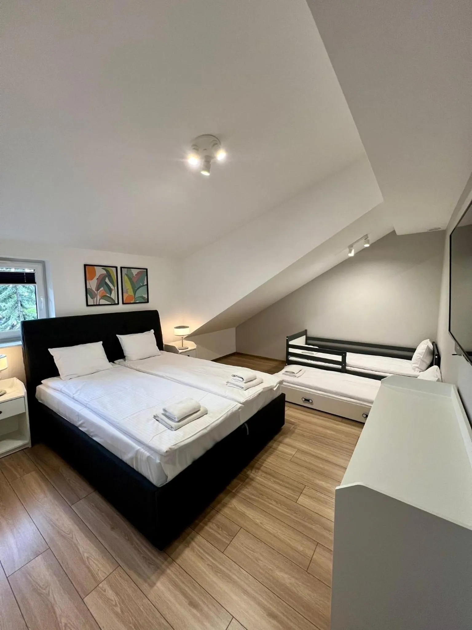 Bed in Old Tree Villa & Restaurant