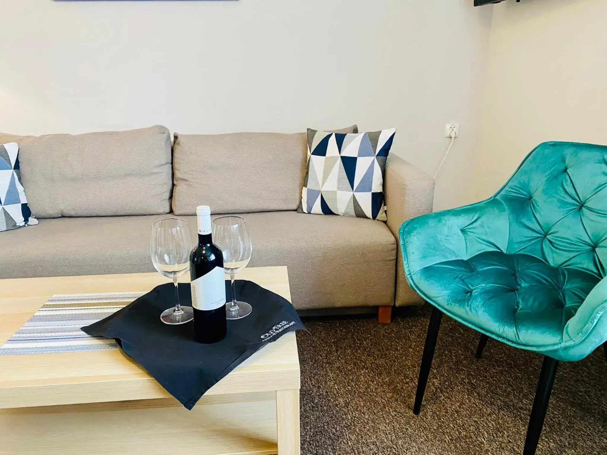 Quadruple Room - single occupancy in Old Tree Villa & Restaurant Quadruple Room - single occupancy in Old Tree Villa & Restaurant