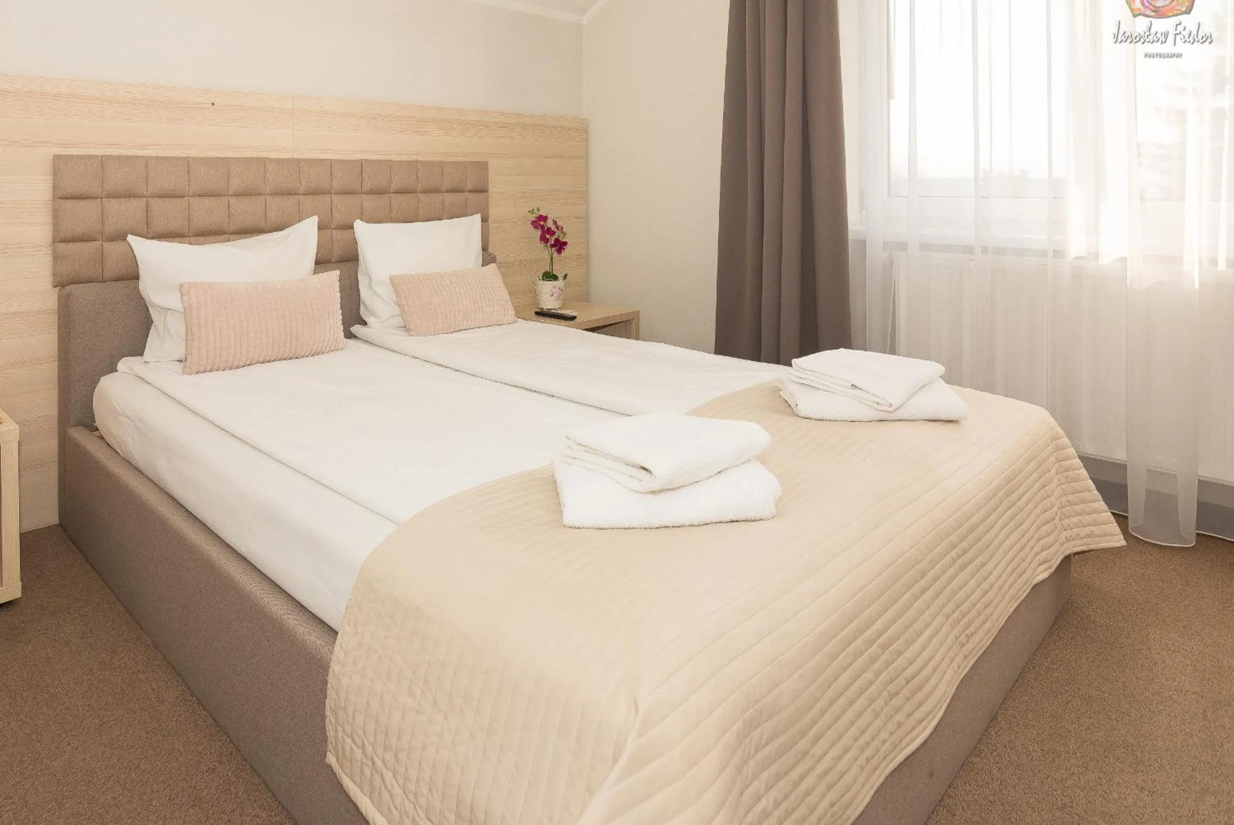 Photo of the whole room, Bed in Old Tree Villa & Restaurant