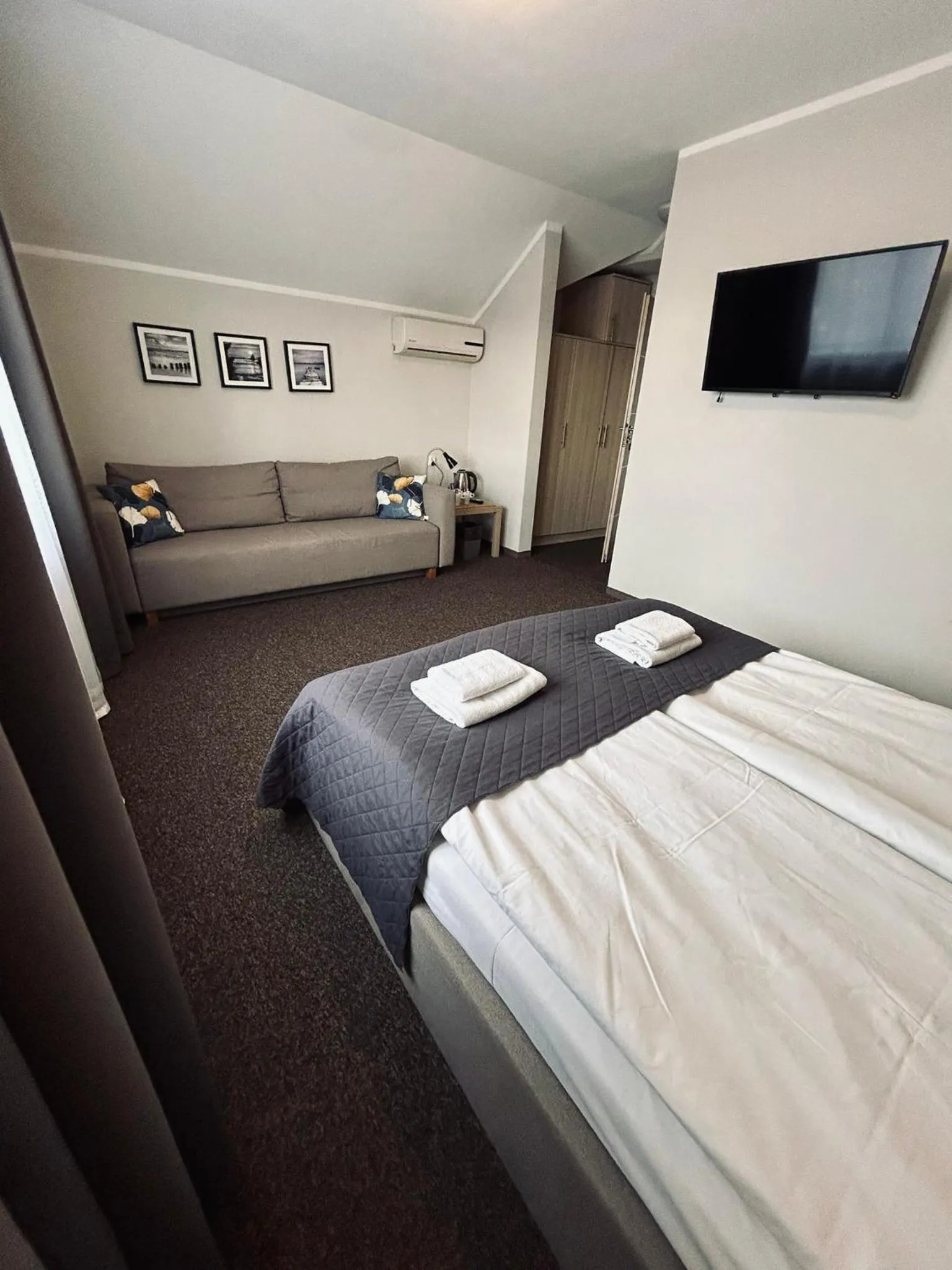Bed in Old Tree Villa & Restaurant