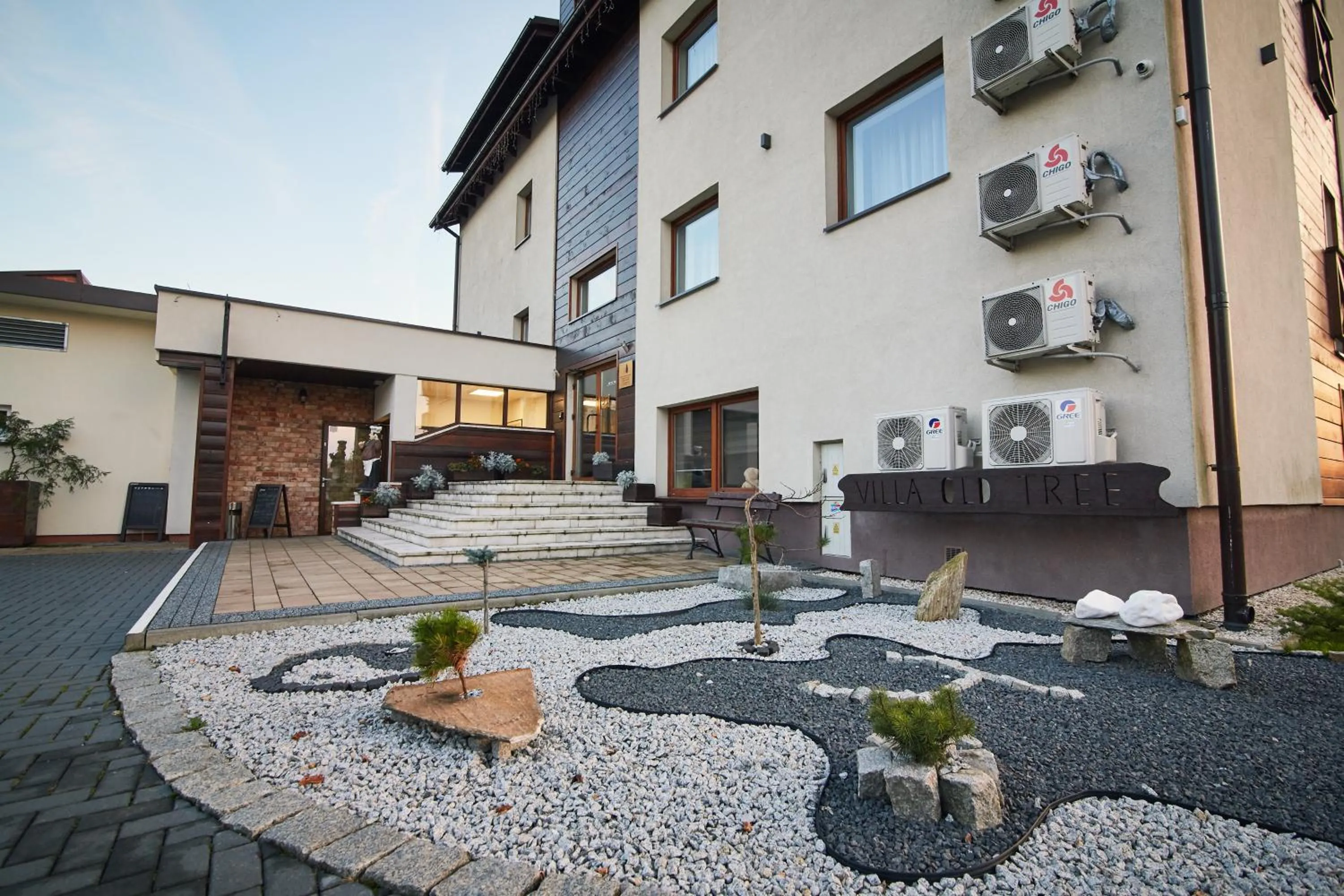Facade/entrance in Old Tree Villa & Restaurant
