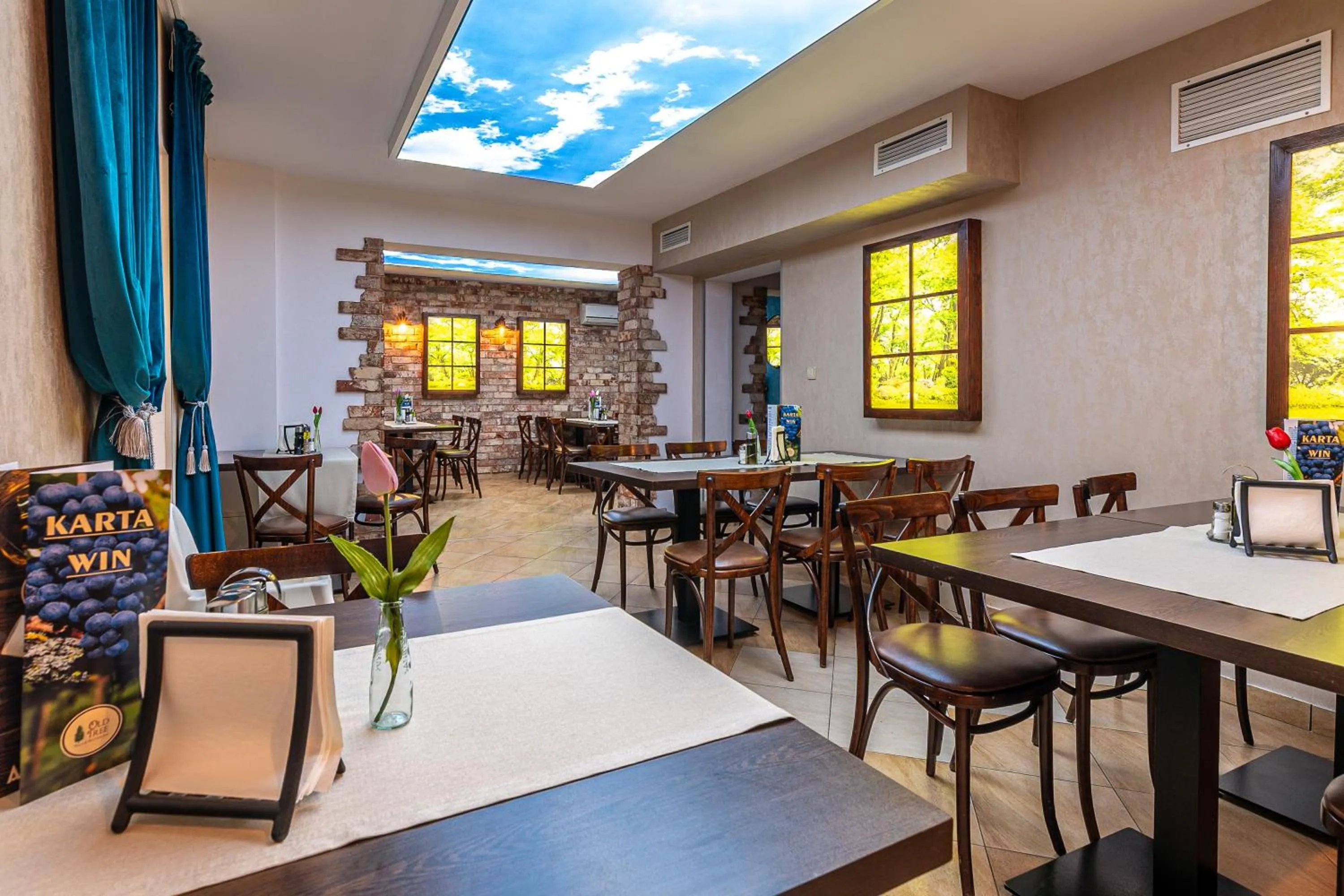 Old Tree Villa & Restaurant