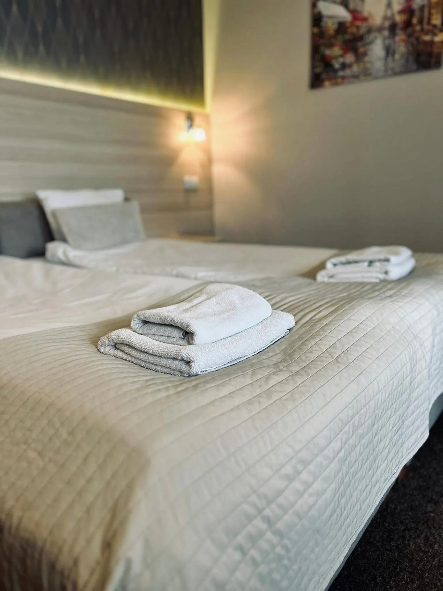 Bed in Old Tree Villa & Restaurant