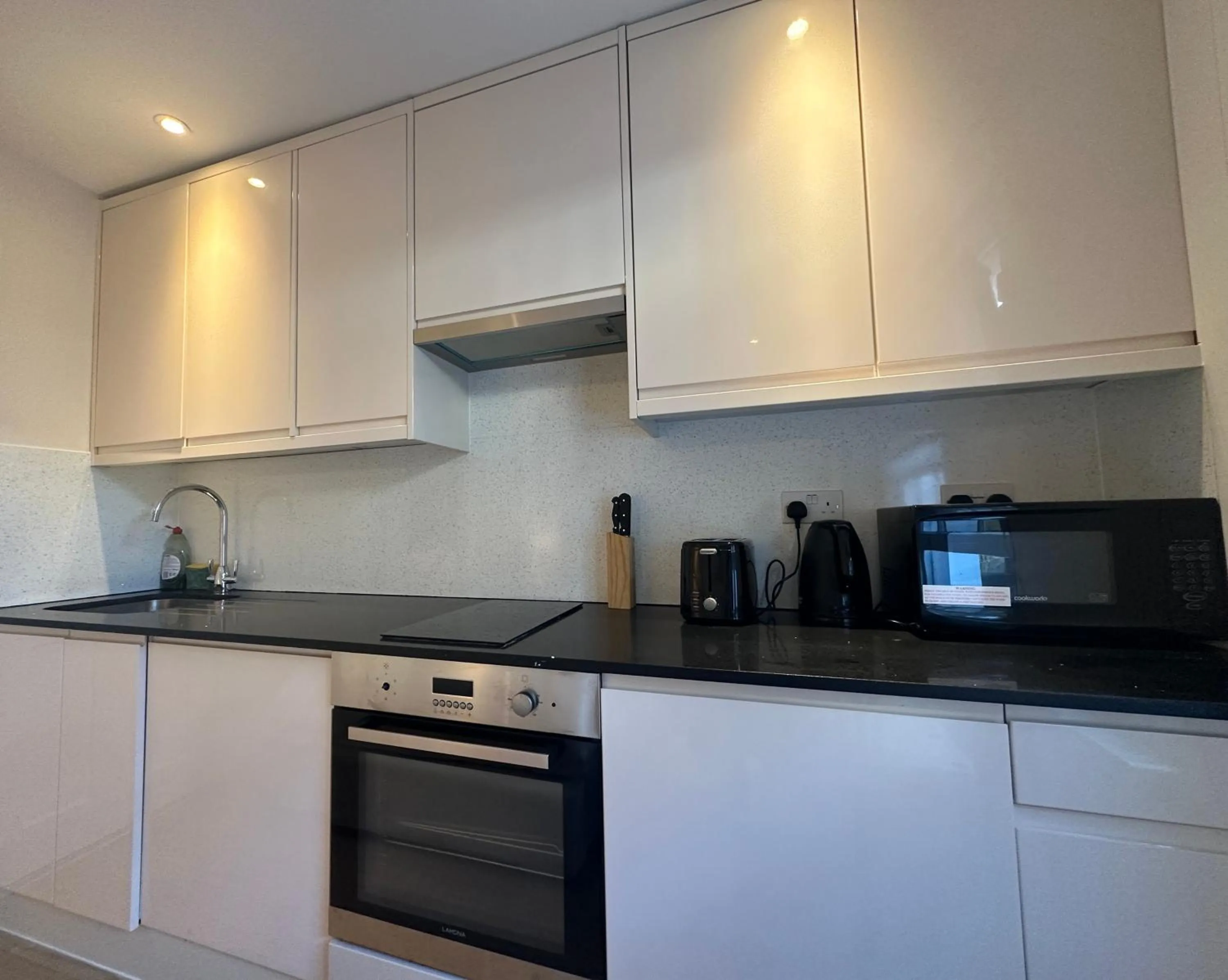 Kitchen or kitchenette in Gloucester Place - Baker Street