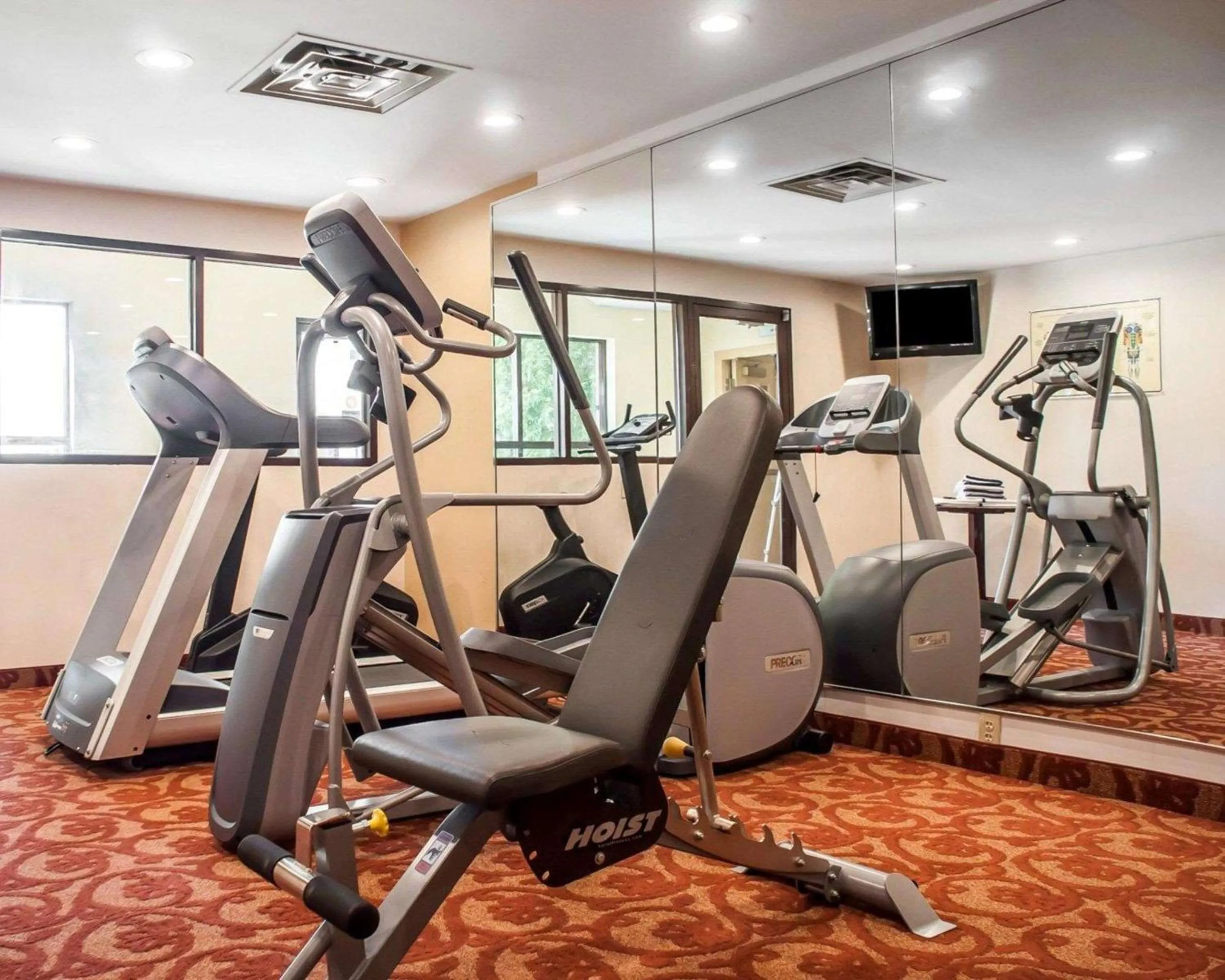 Fitness centre/facilities in Quality Inn Buffalo Airport
