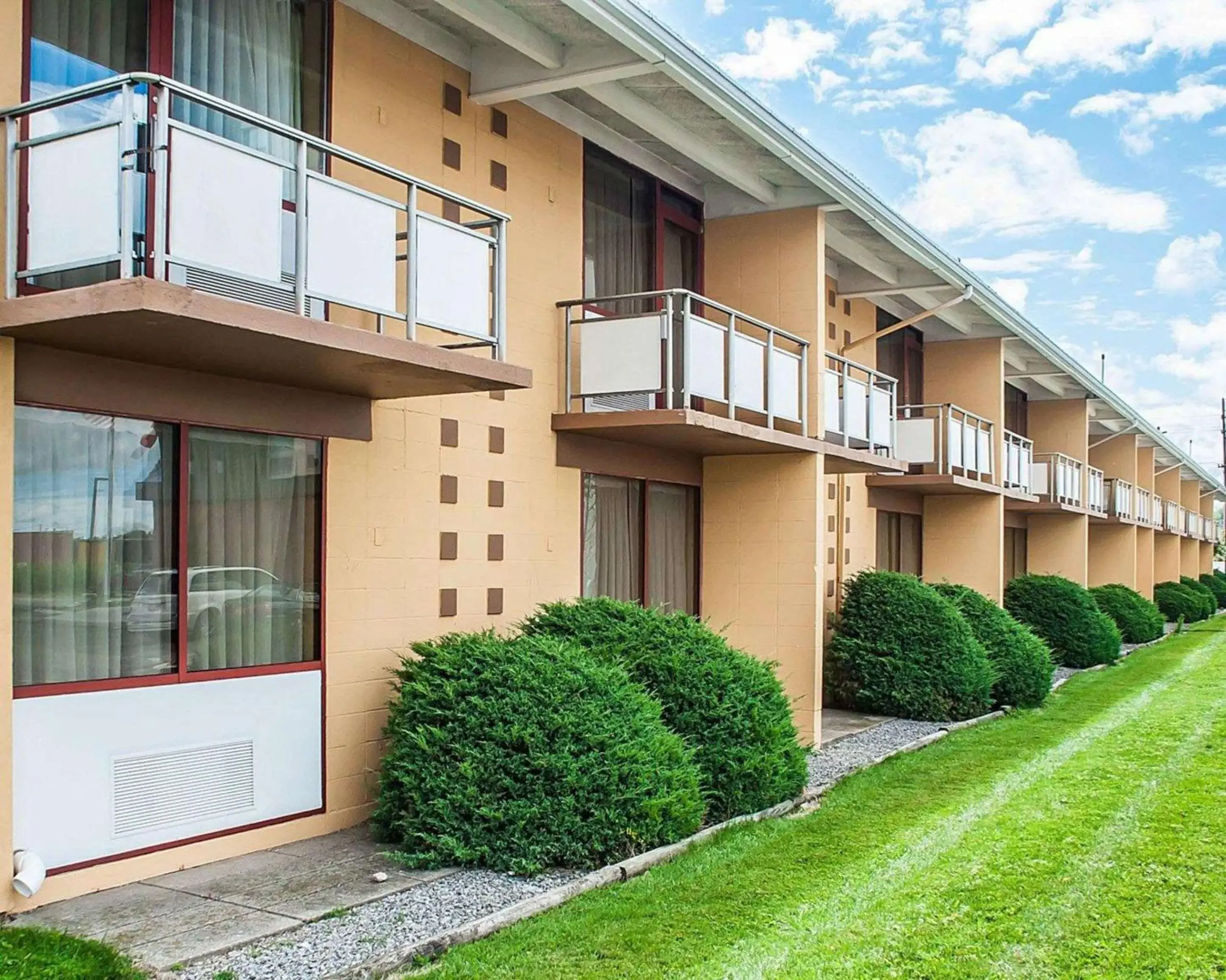 Property building in Quality Inn Buffalo Airport Property building in Quality Inn Buffalo Airport