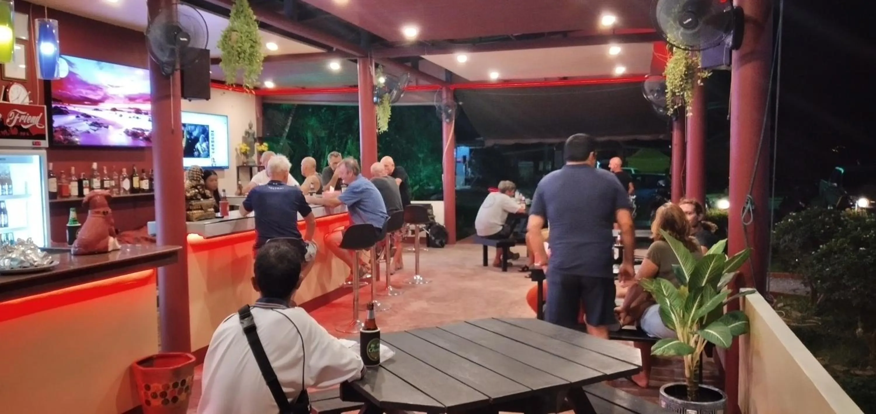 Lounge or bar in The Travelers Friend