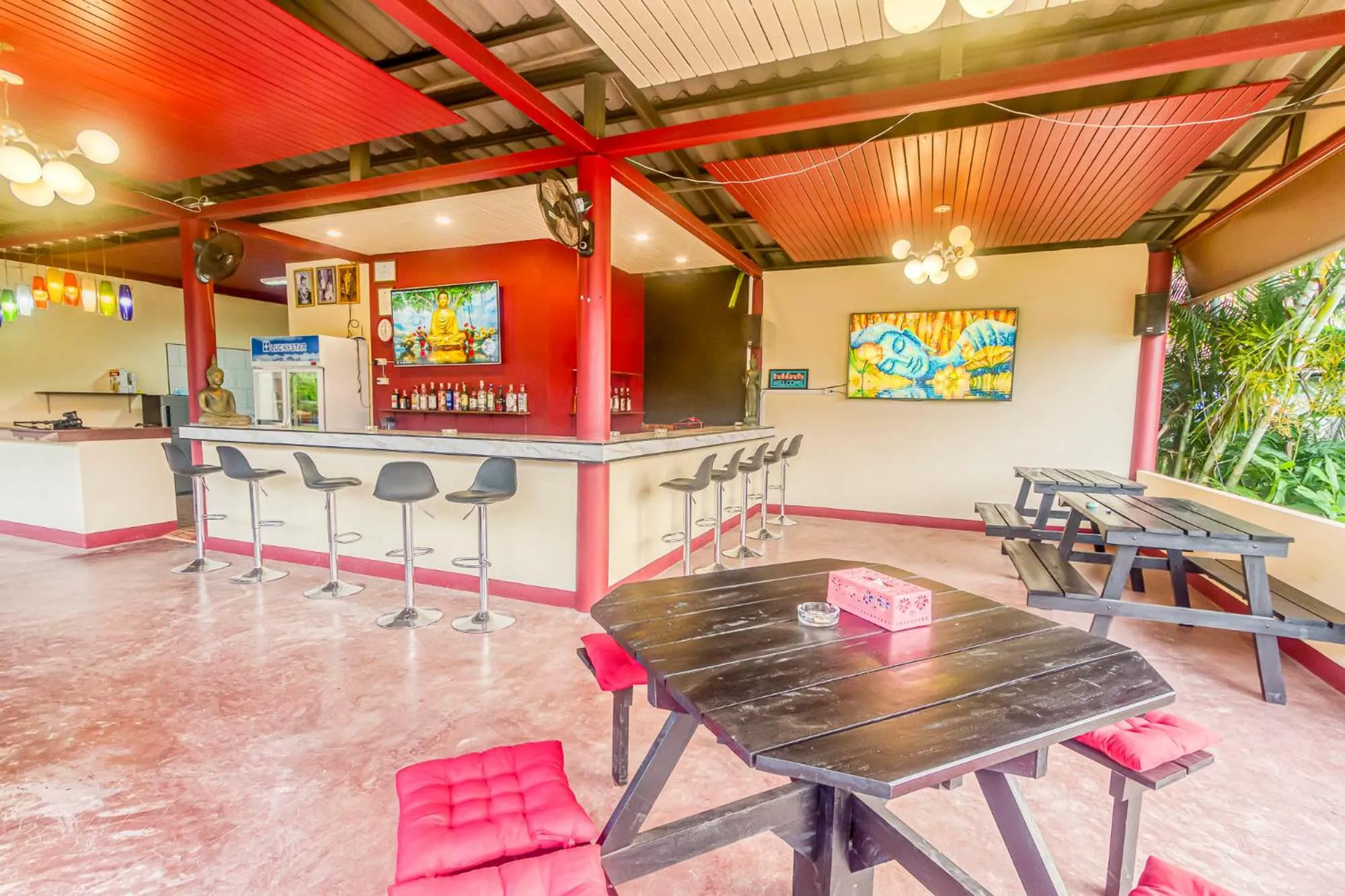 Lounge or bar in The Travelers Friend