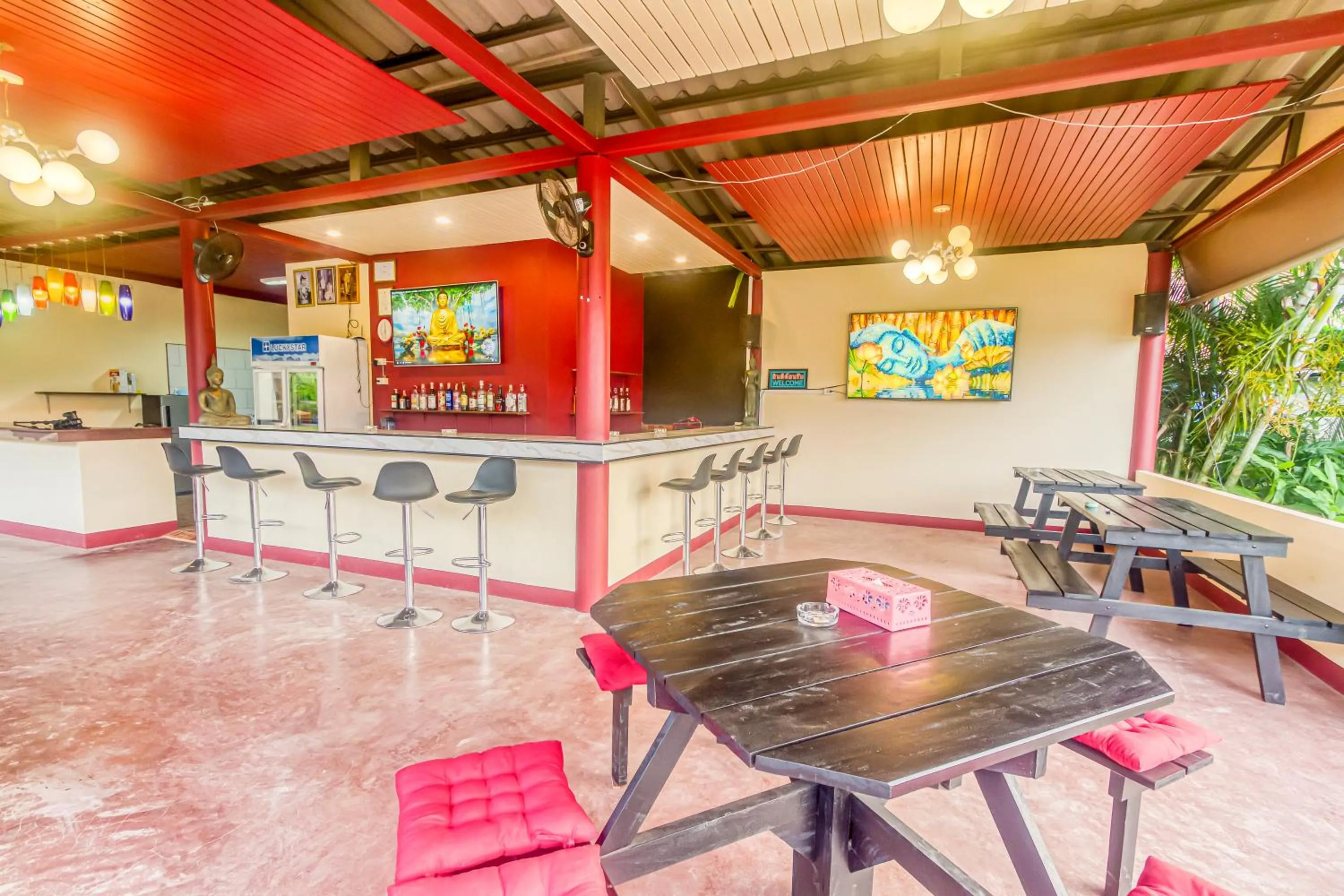 Lounge or bar in The Travelers Friend