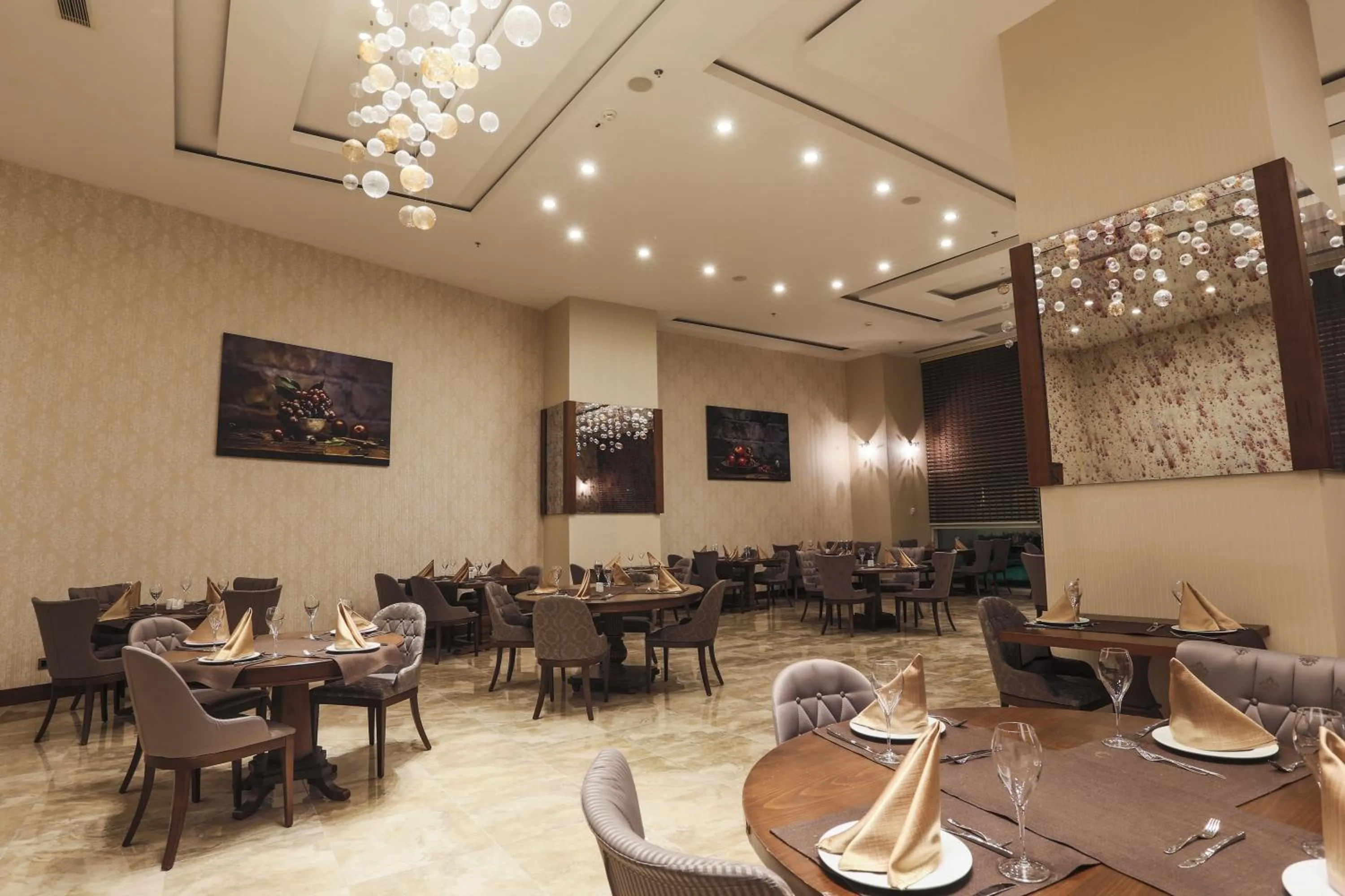 Restaurant/places to eat in Nevali Hotel & Convention Center