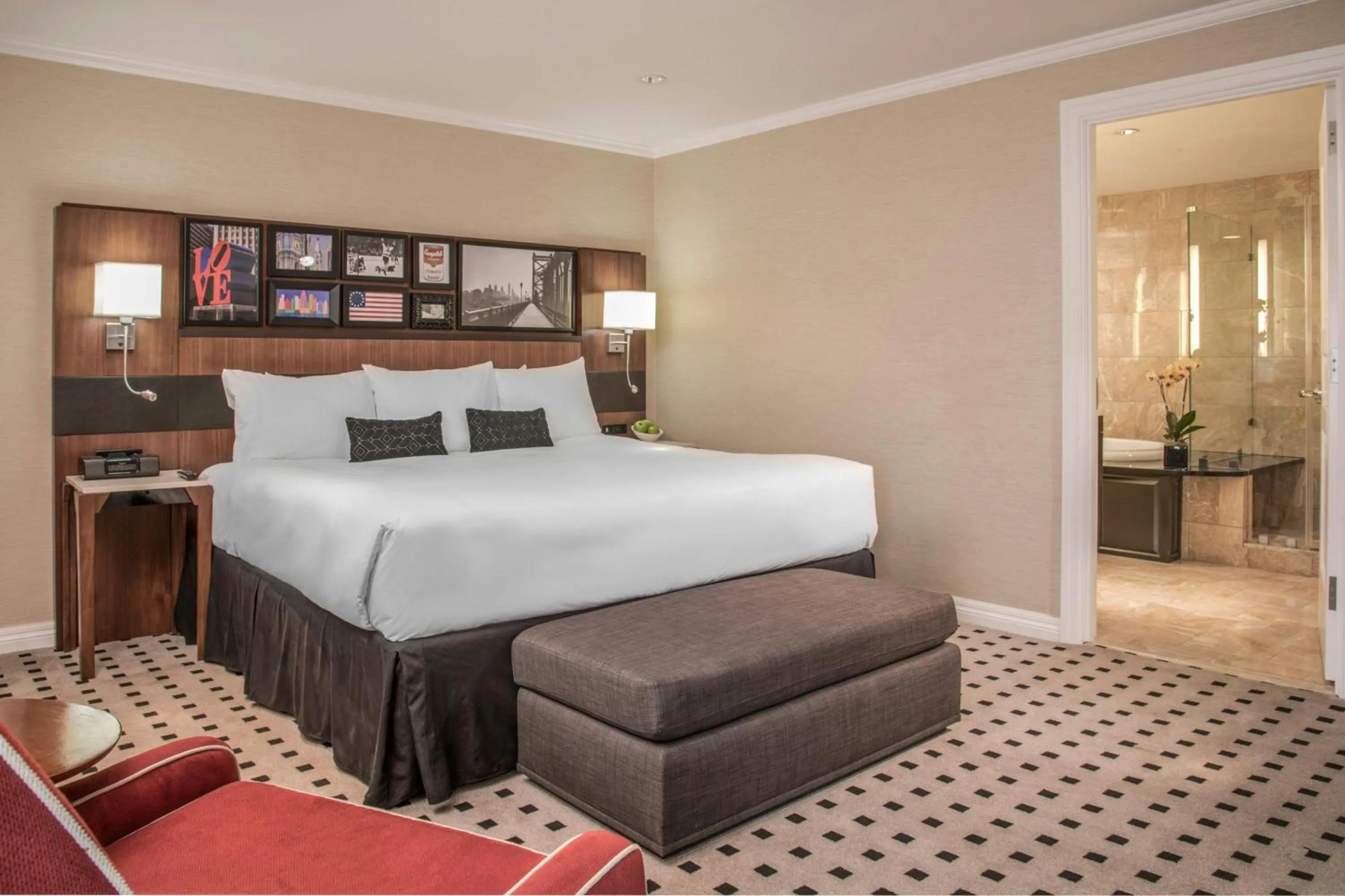 Bedroom, Bed in The Warwick Hotel Rittenhouse Square Philadelphia