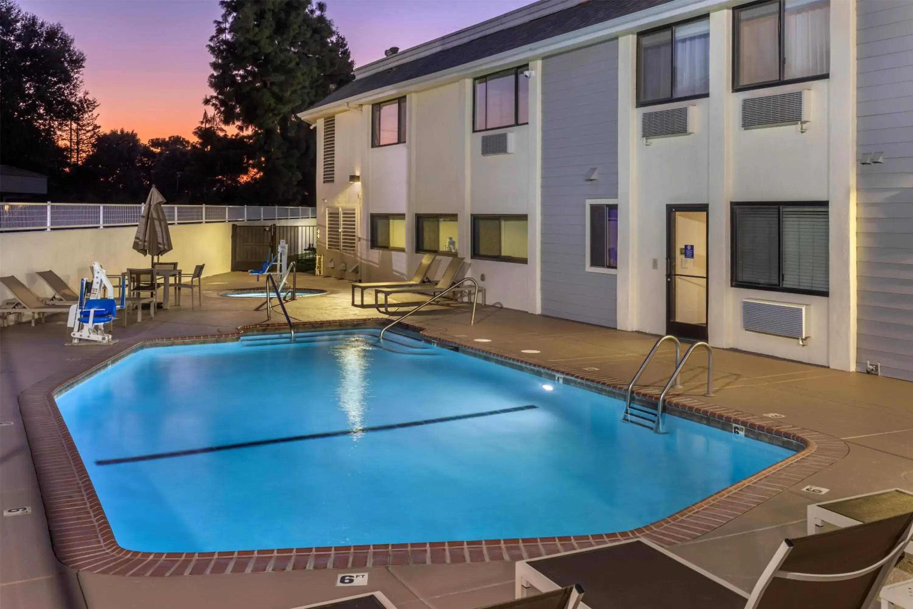 Pool view in Best Western Town & Country Lodge Pool view in Best Western Town & Country Lodge