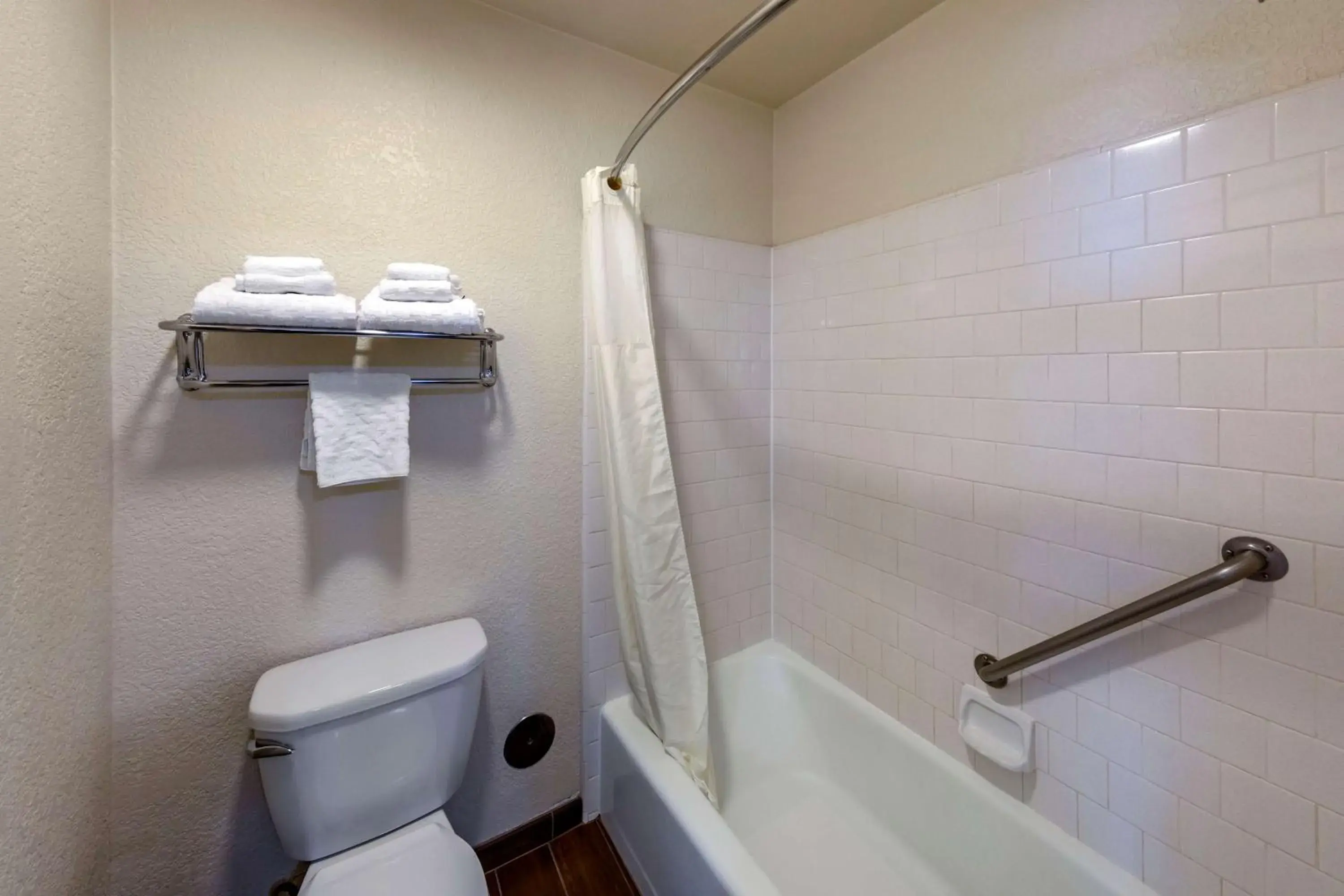 King Room - Non-Smoking in Best Western Town & Country Lodge King Room - Non-Smoking in Best Western Town & Country Lodge