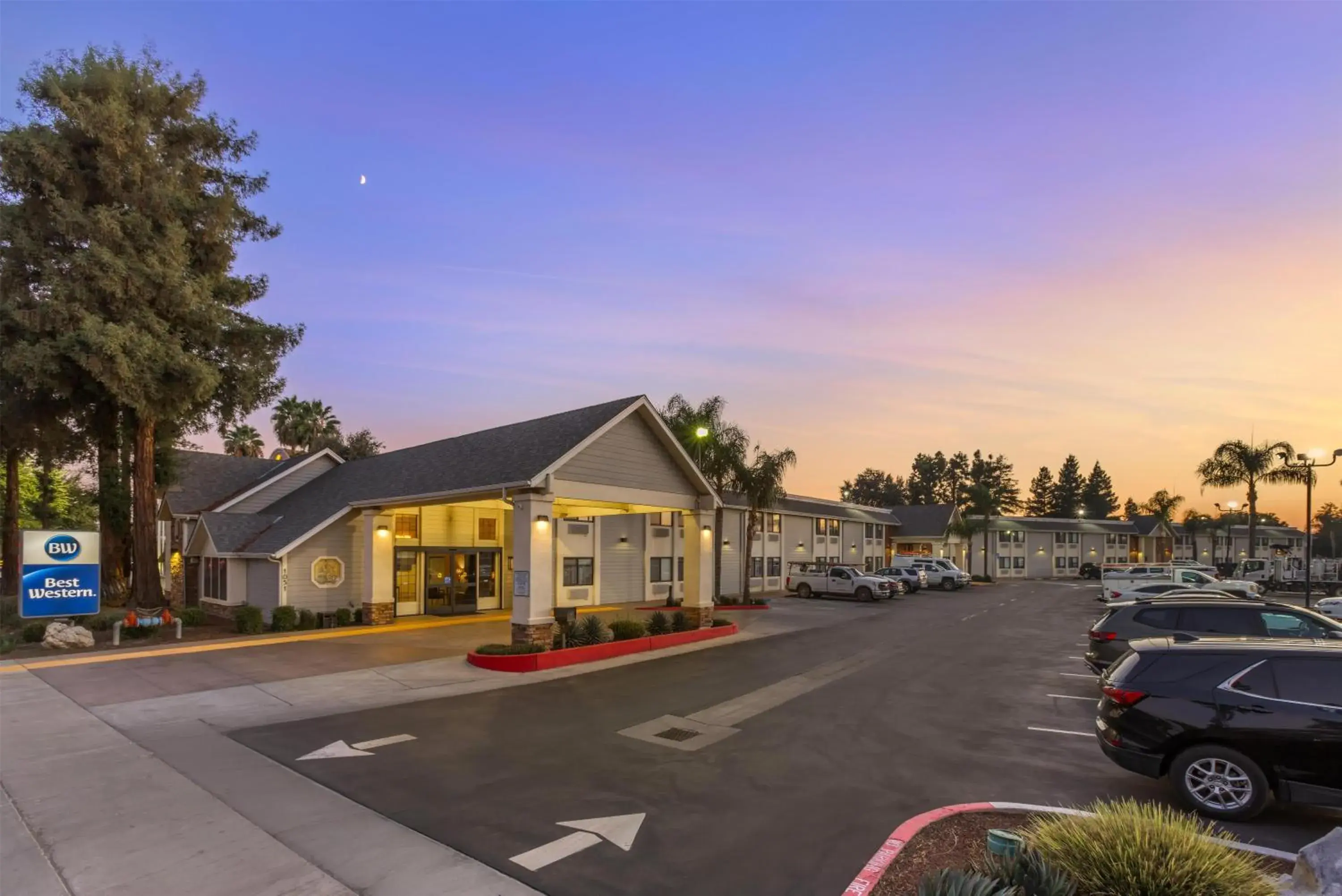 Property building in Best Western Town & Country Lodge Property building in Best Western Town & Country Lodge