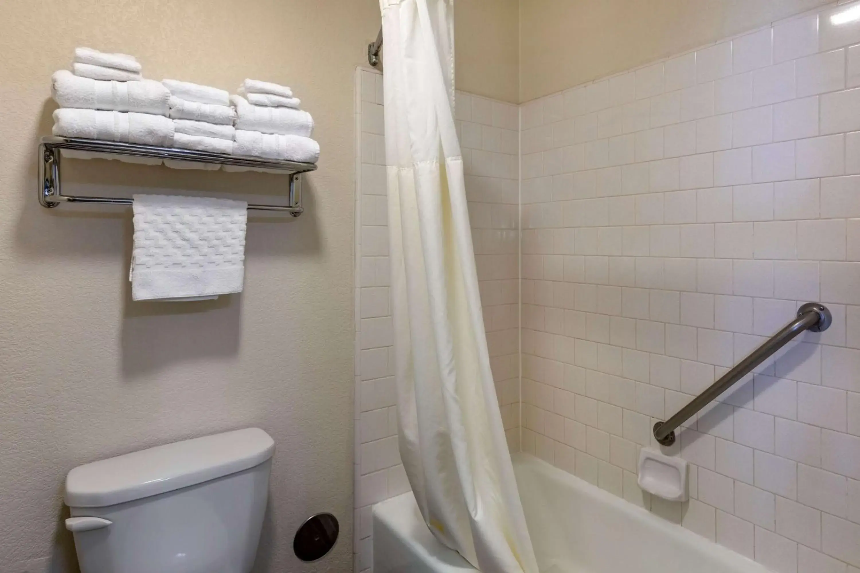 Queen Room with Two Queen Beds - Non-Smoking in Best Western Town & Country Lodge Queen Room with Two Queen Beds - Non-Smoking in Best Western Town & Country Lodge