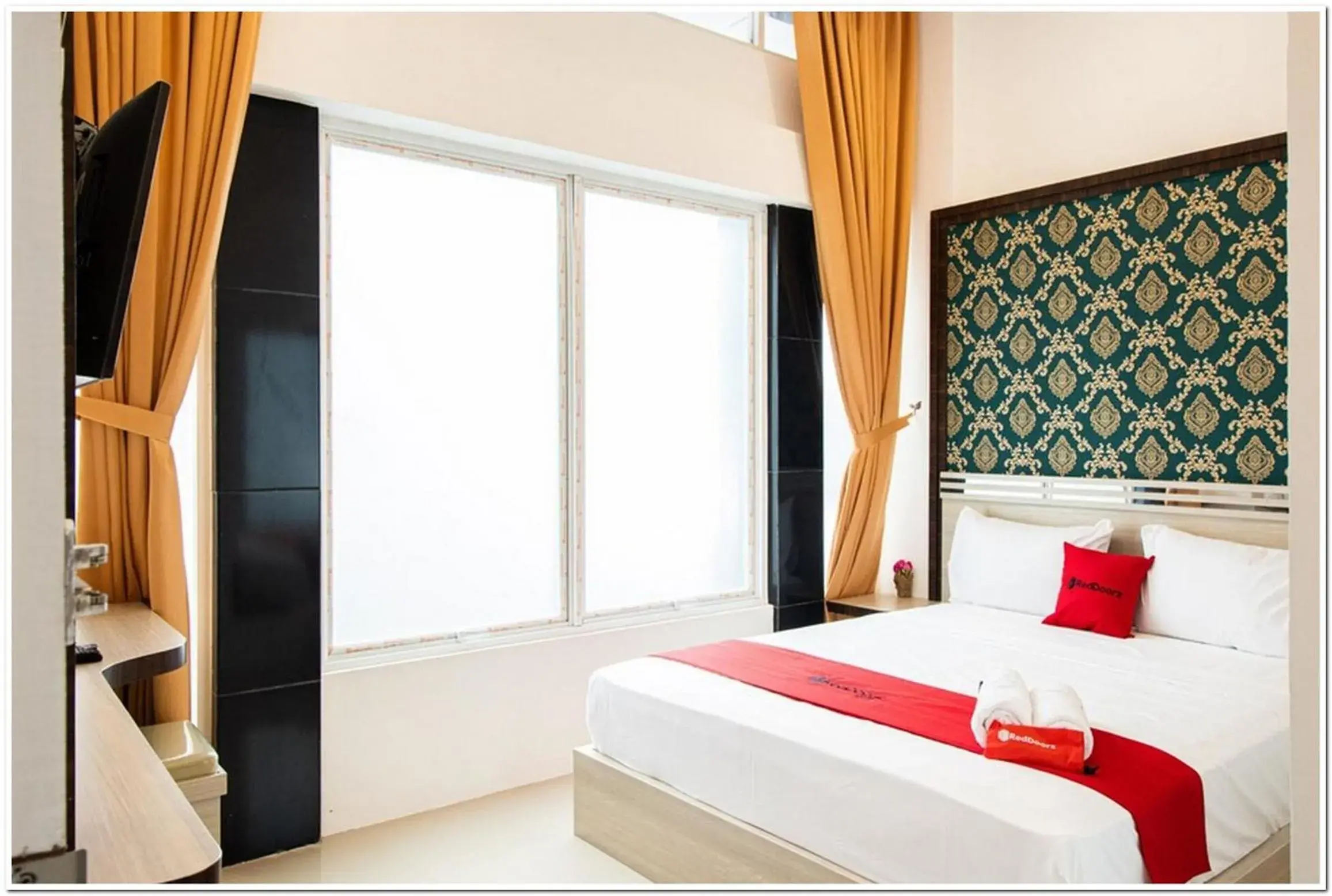 Bedroom, Bed in RedDoorz Plus @ Centrium Katamso Medan Bedroom, Bed in RedDoorz Plus @ Centrium Katamso Medan