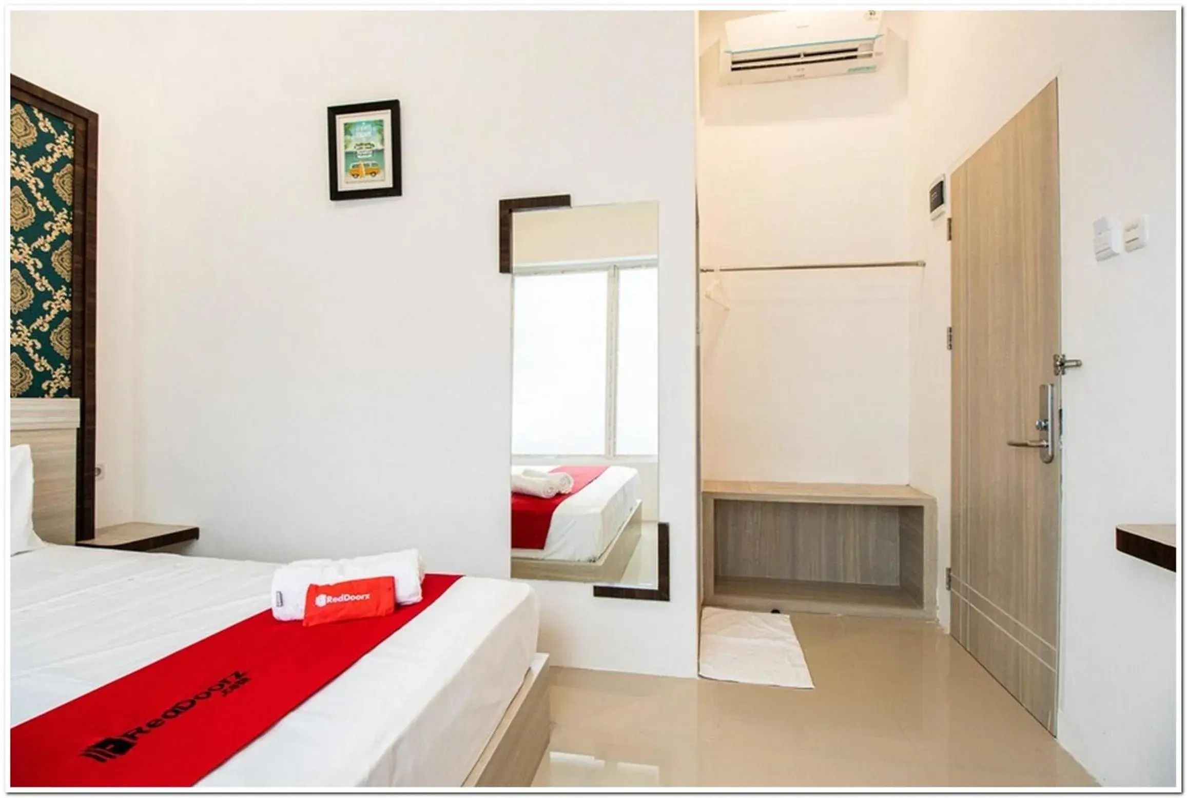 Bedroom, Bed in RedDoorz Plus @ Centrium Katamso Medan Bedroom, Bed in RedDoorz Plus @ Centrium Katamso Medan