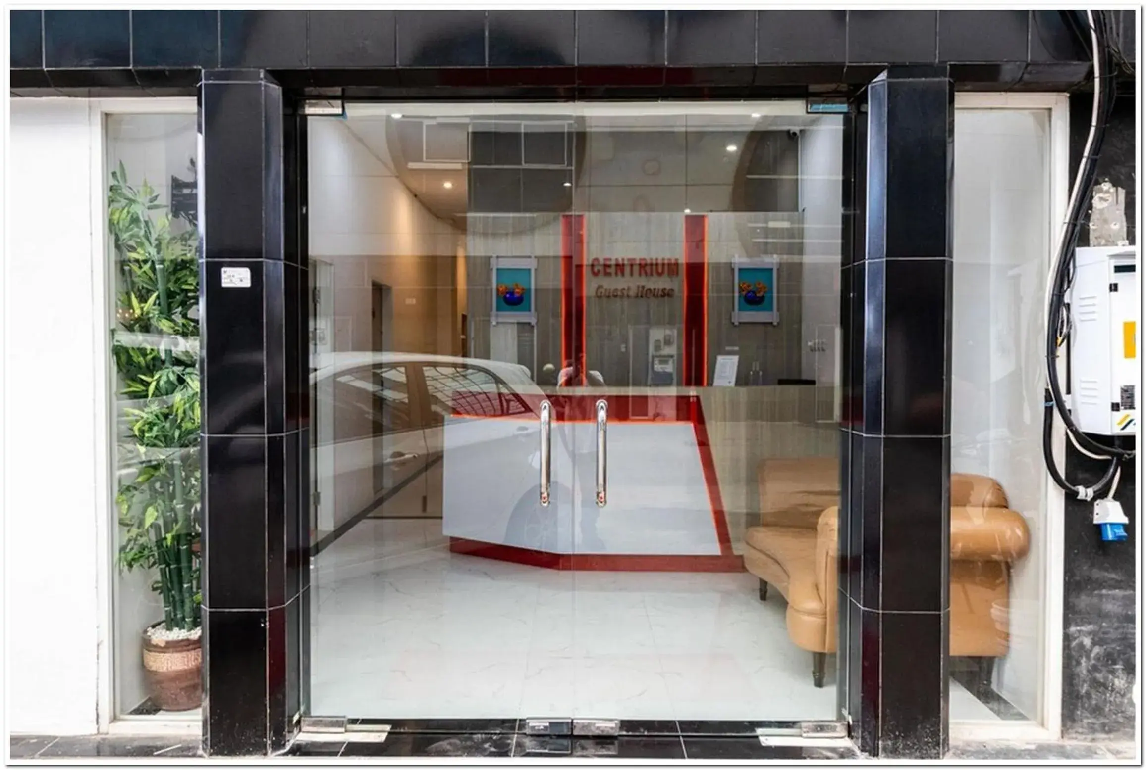 Facade/entrance in RedDoorz Plus @ Centrium Katamso Medan Facade/entrance in RedDoorz Plus @ Centrium Katamso Medan