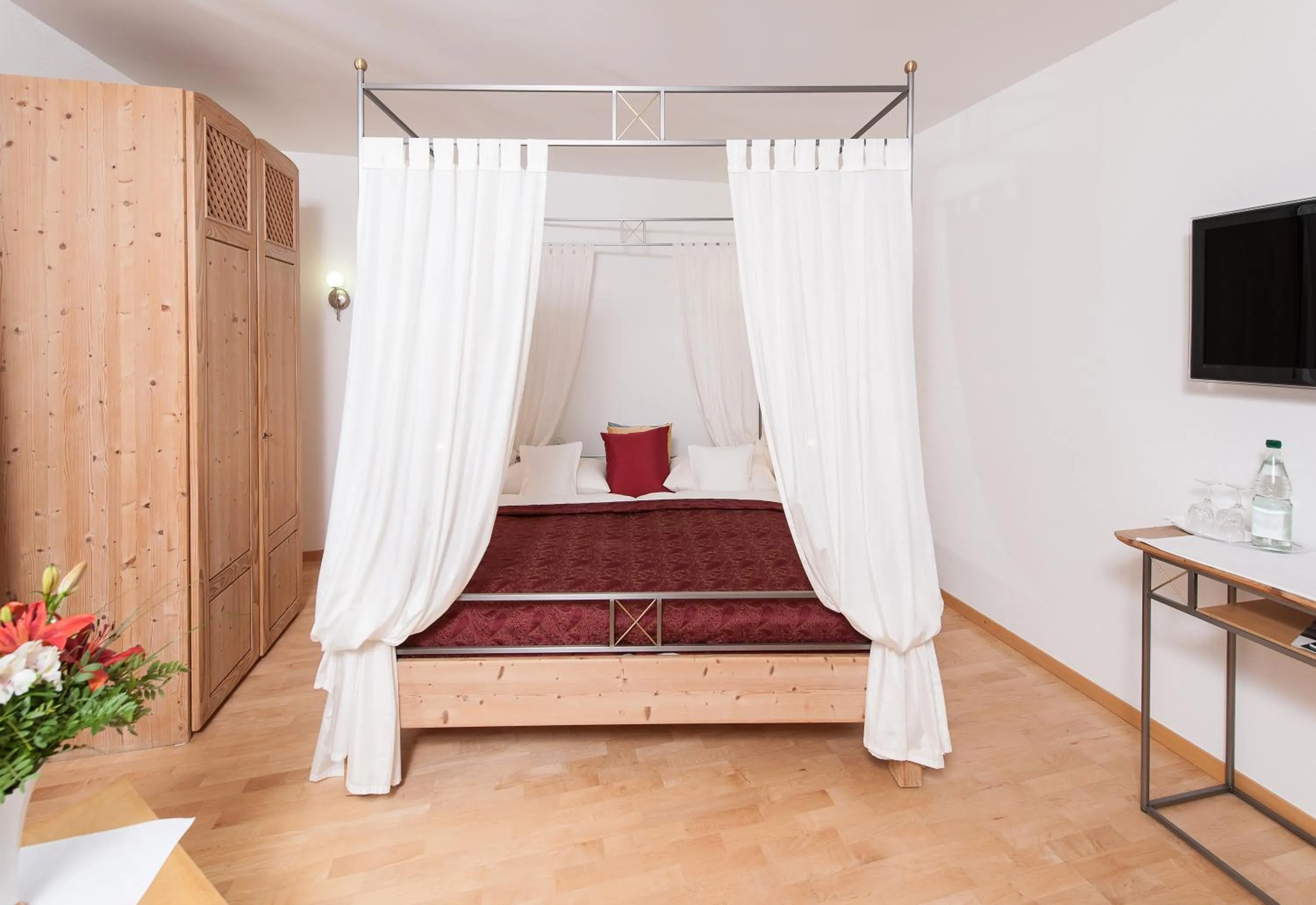 Photo of the whole room, Bed in Gästehaus & Weingut PETH