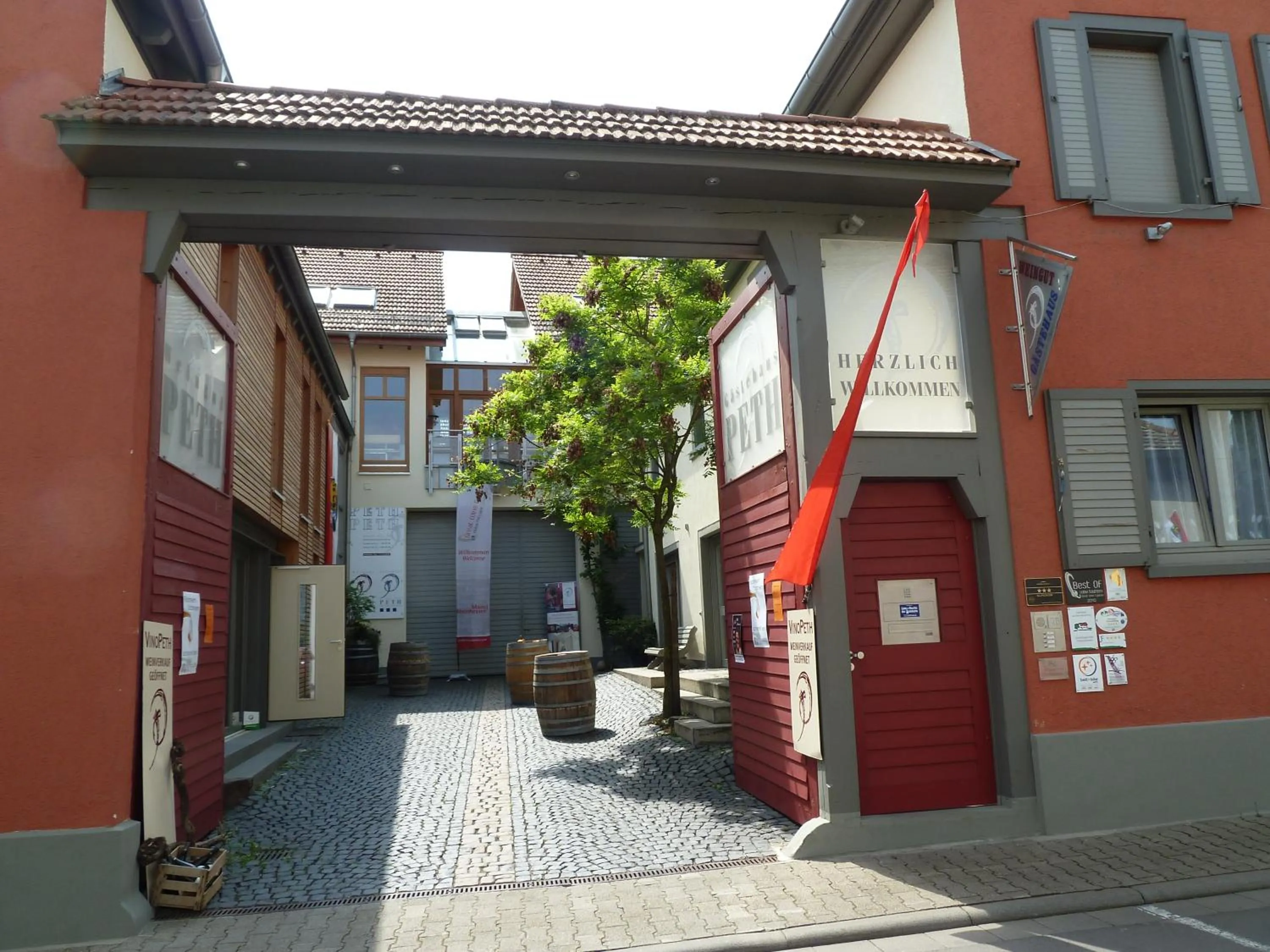 Facade/entrance in Gästehaus & Weingut PETH