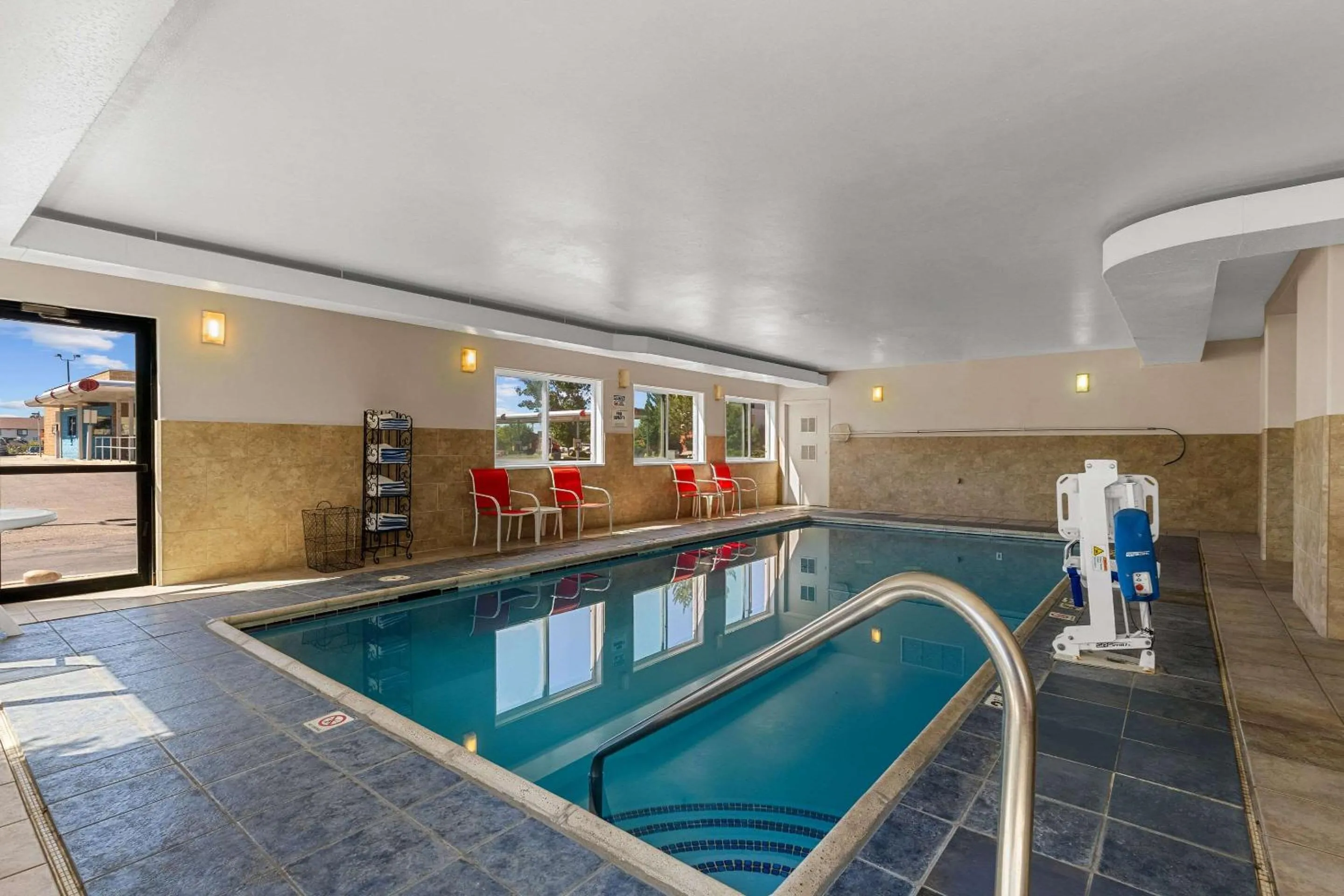 Swimming pool in Quality Inn Denver Northeast Brighton