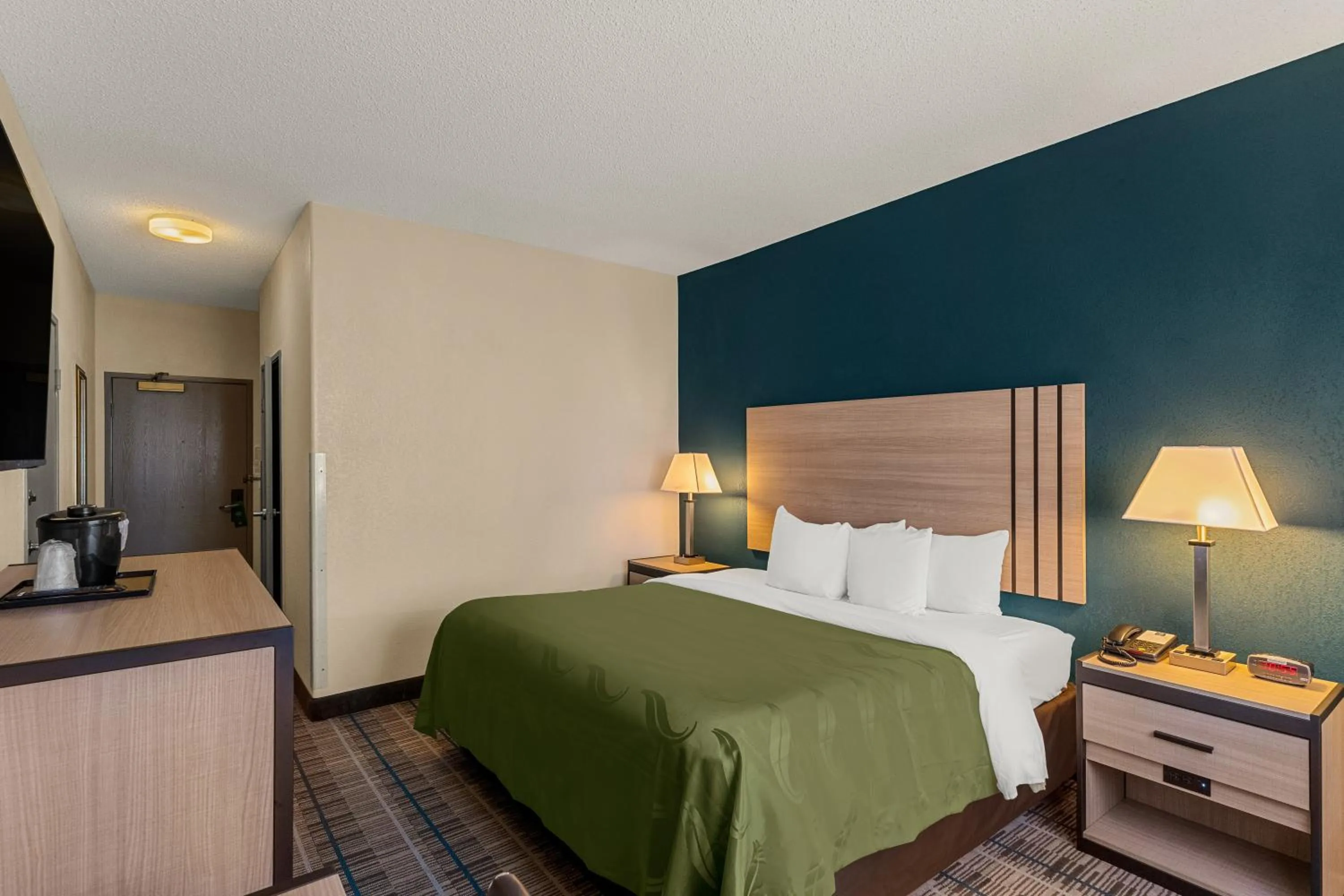 Bed in Quality Inn Denver Northeast Brighton