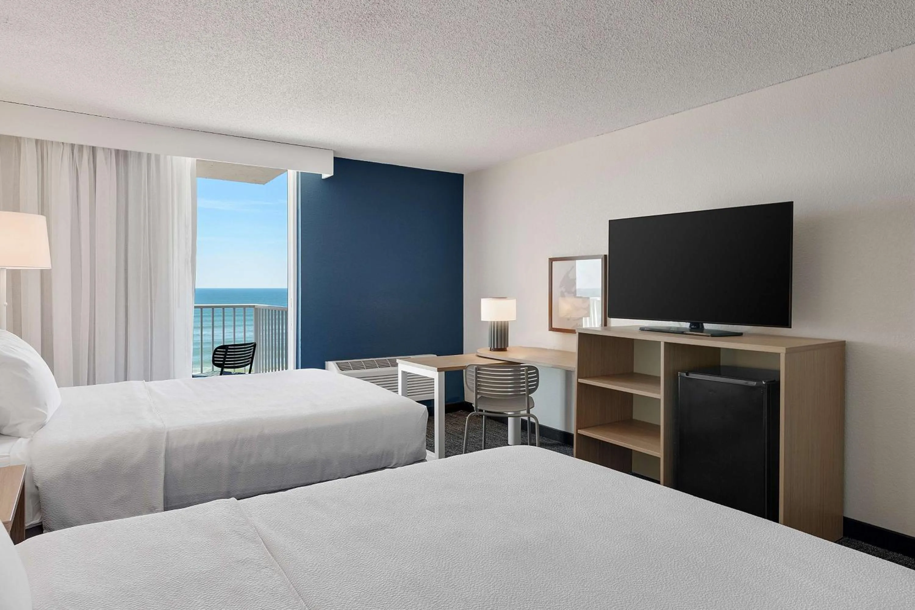 Bedroom, Bed in Spark by Hilton Ormond Beach Oceanfront
