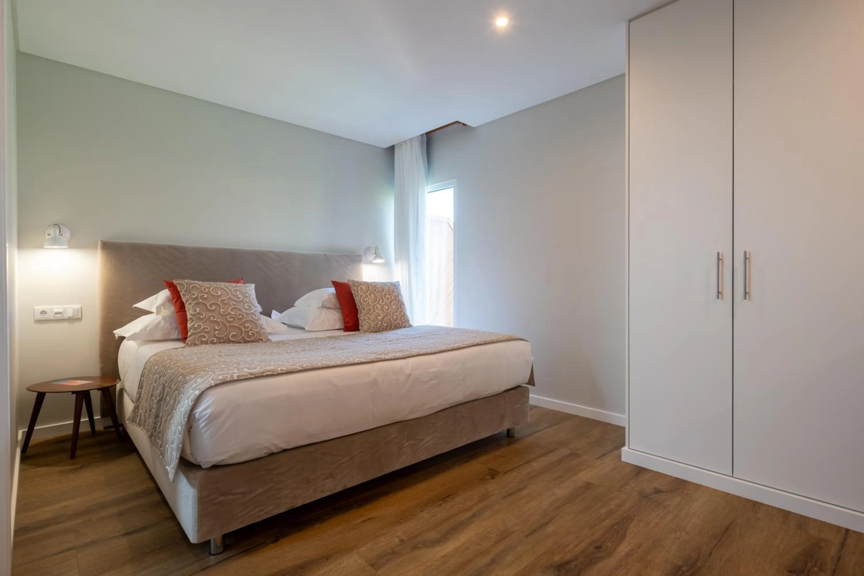 wardrobe, Bed in Quinta da Saraiva