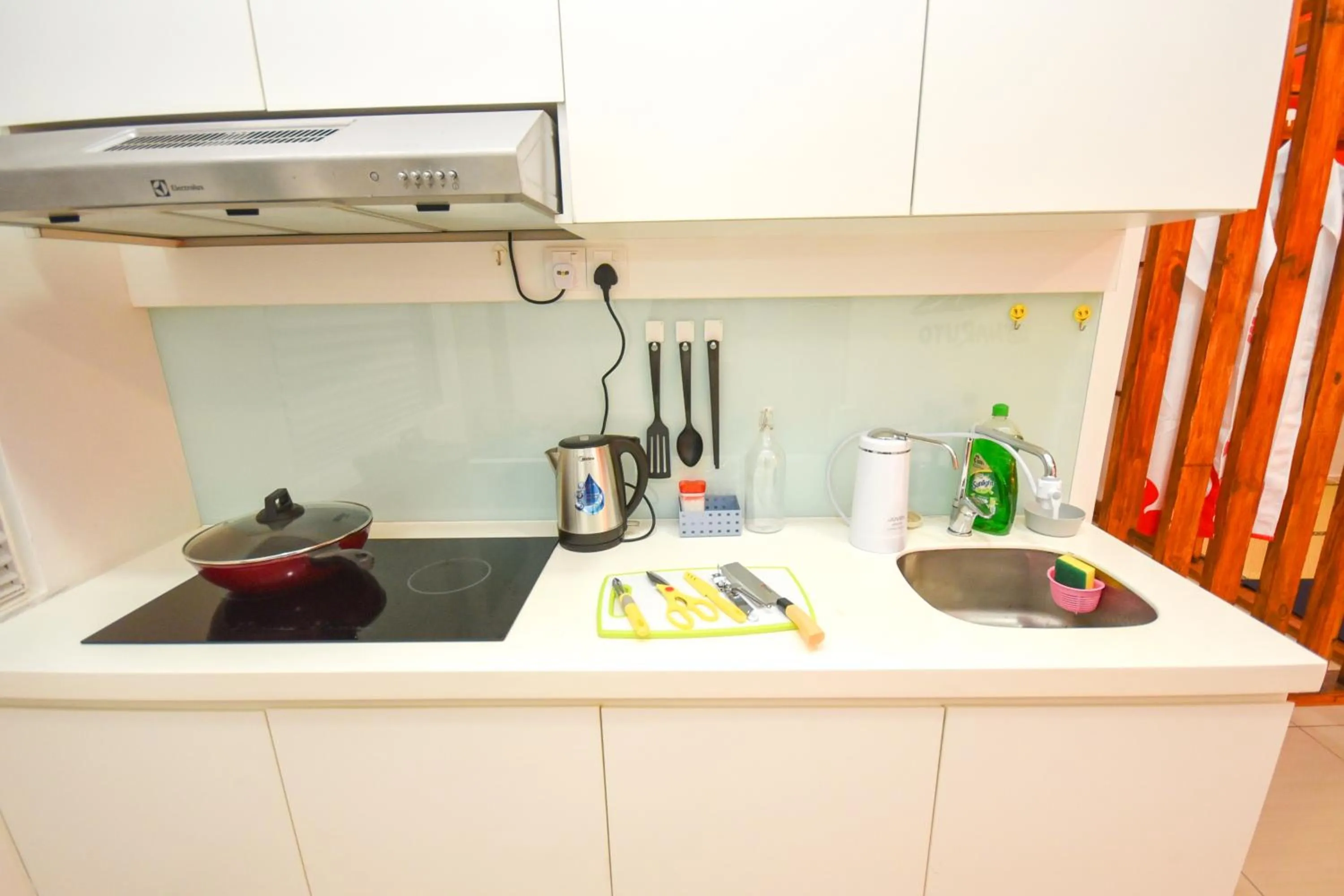 Manhattan Theme Suite by Nest Home at Austin Heights