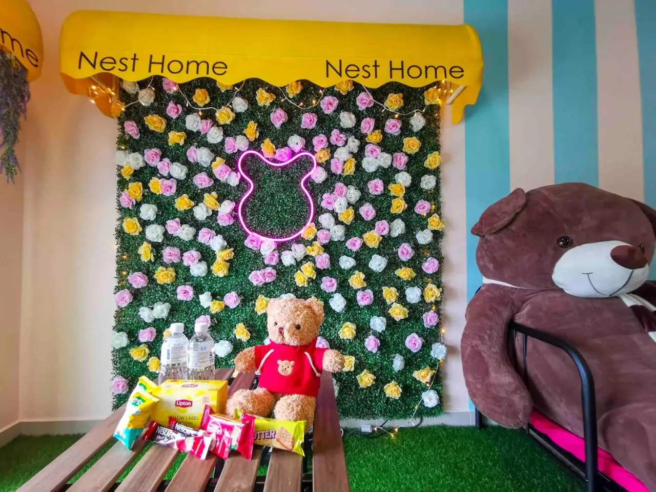 Manhattan Theme Suite by Nest Home at Austin Heights