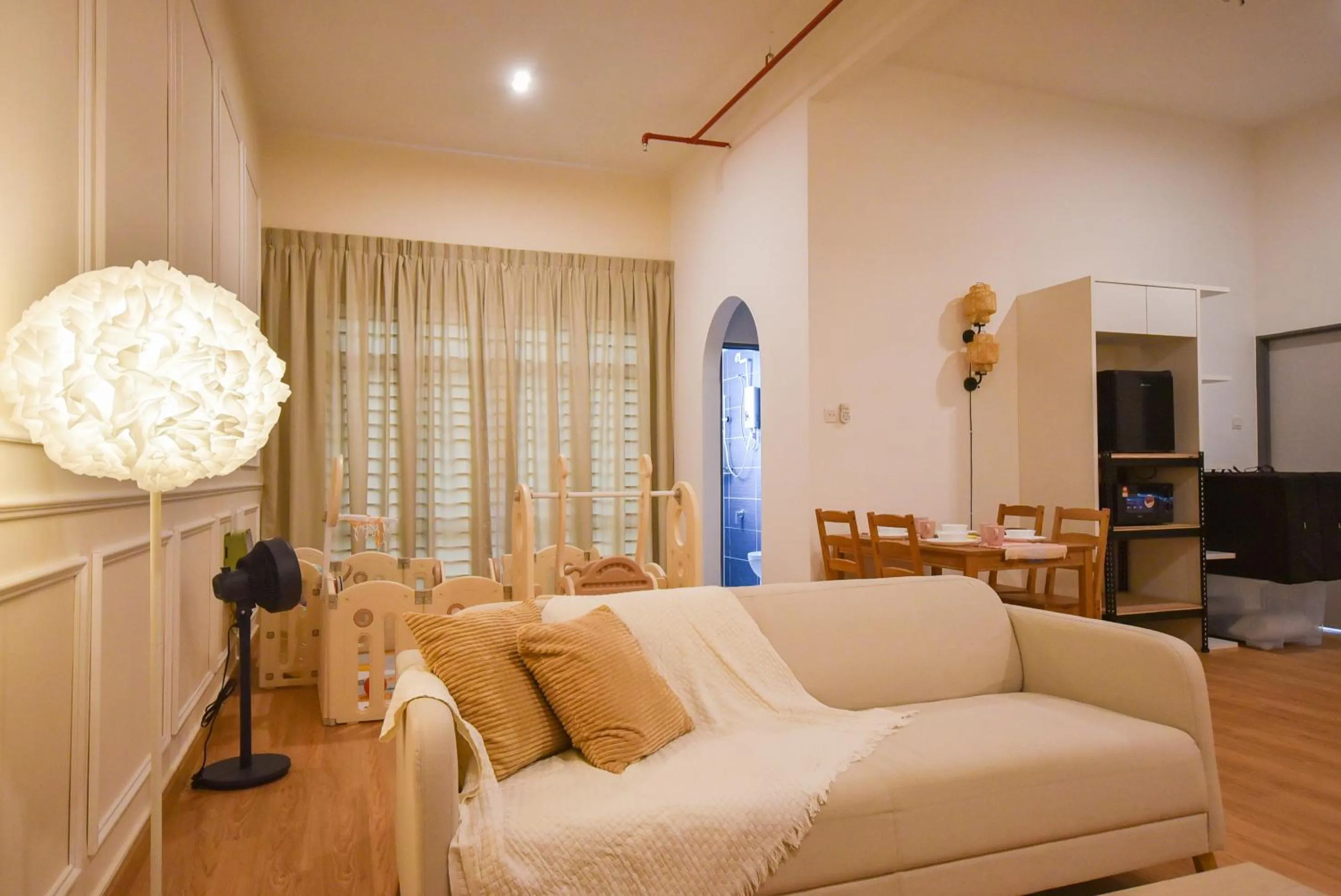 Manhattan Theme Suite by Nest Home at Austin Heights