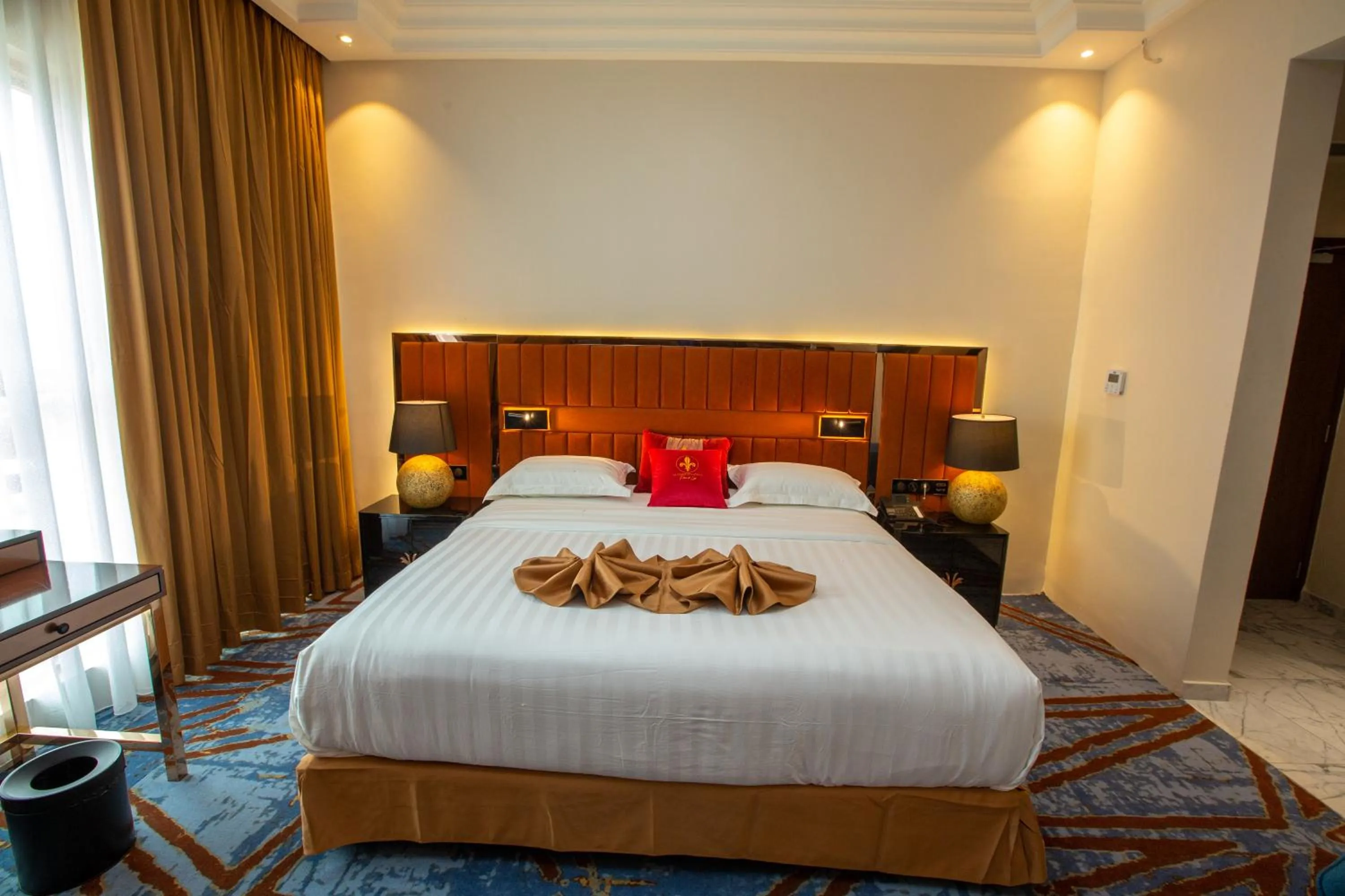 Bed in Hôtel Fleur de Lys Point E