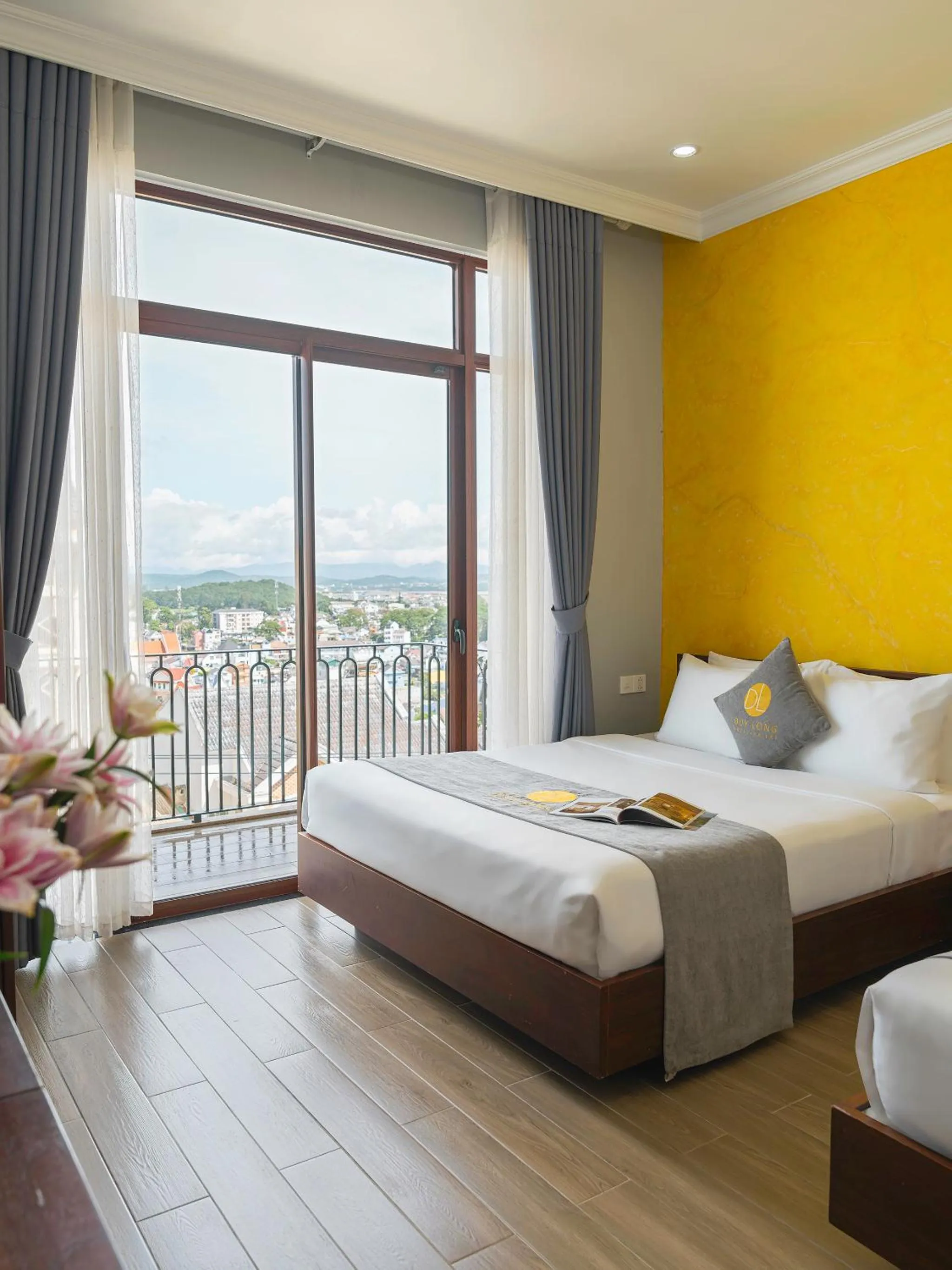 Balcony/Terrace, Bed in Duy Long Hotel