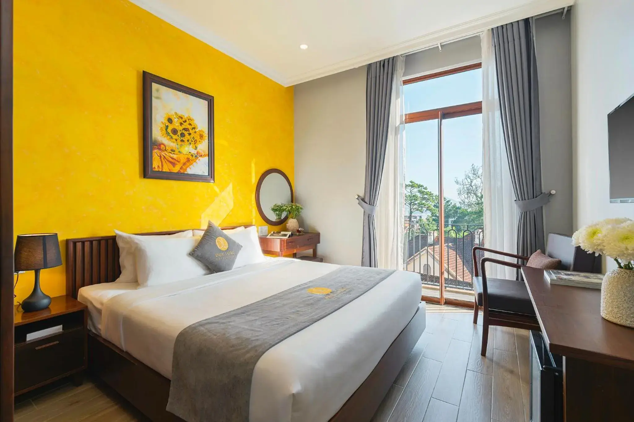 Balcony/Terrace, Bed in Duy Long Hotel Balcony/Terrace, Bed in Duy Long Hotel