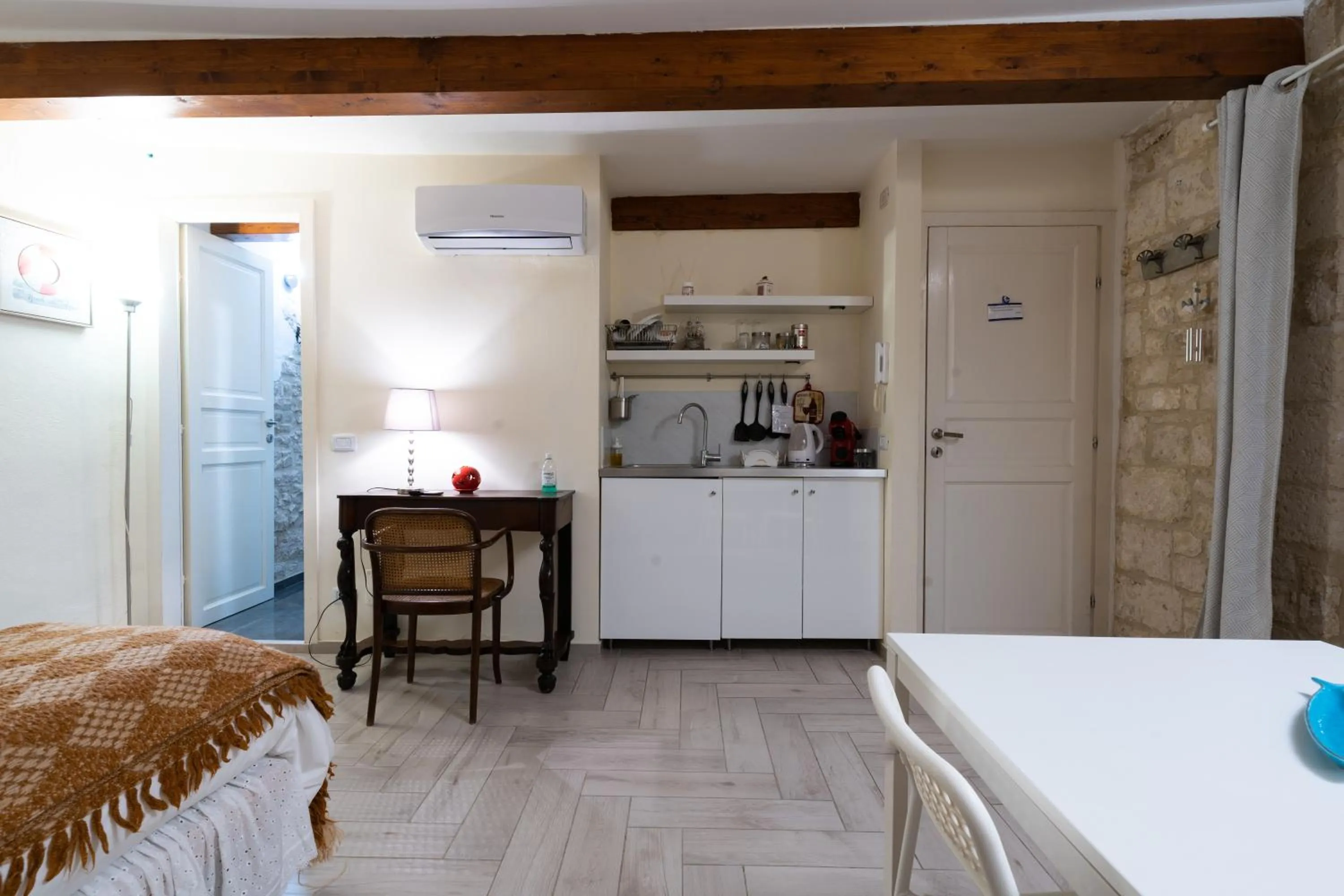 Kitchen or kitchenette, Bed in B&B La Torretta