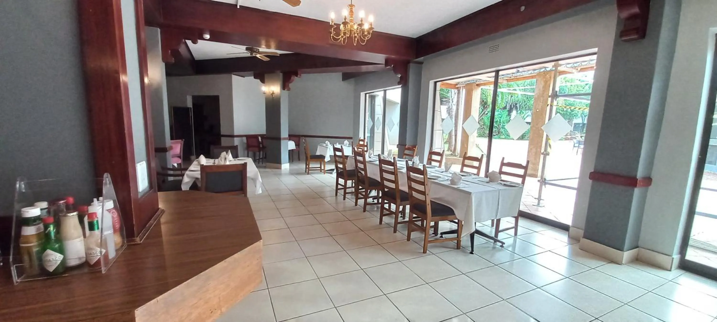 Restaurant/places to eat in Sundown Country Estate