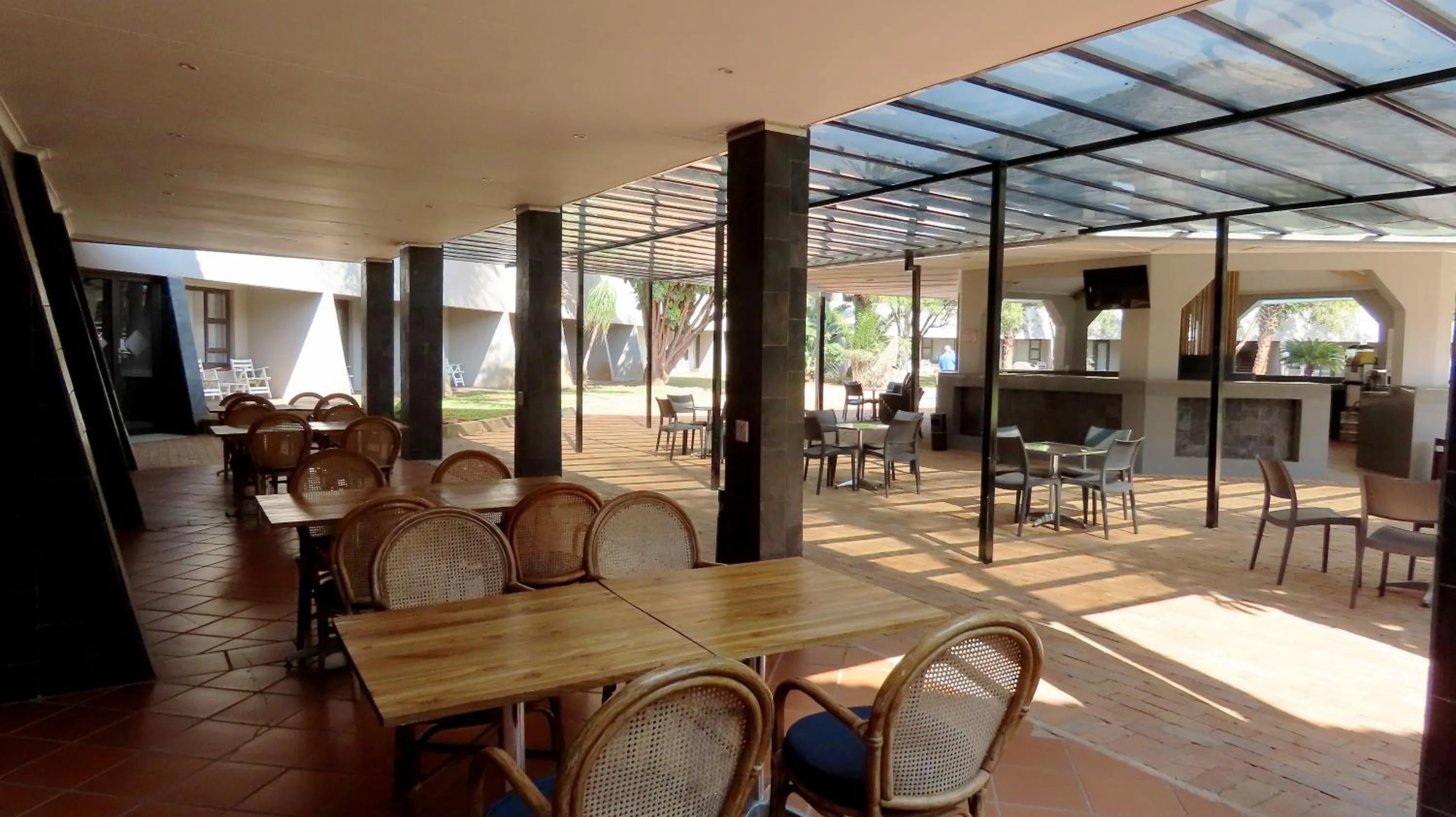 Restaurant/places to eat in Sundown Country Estate