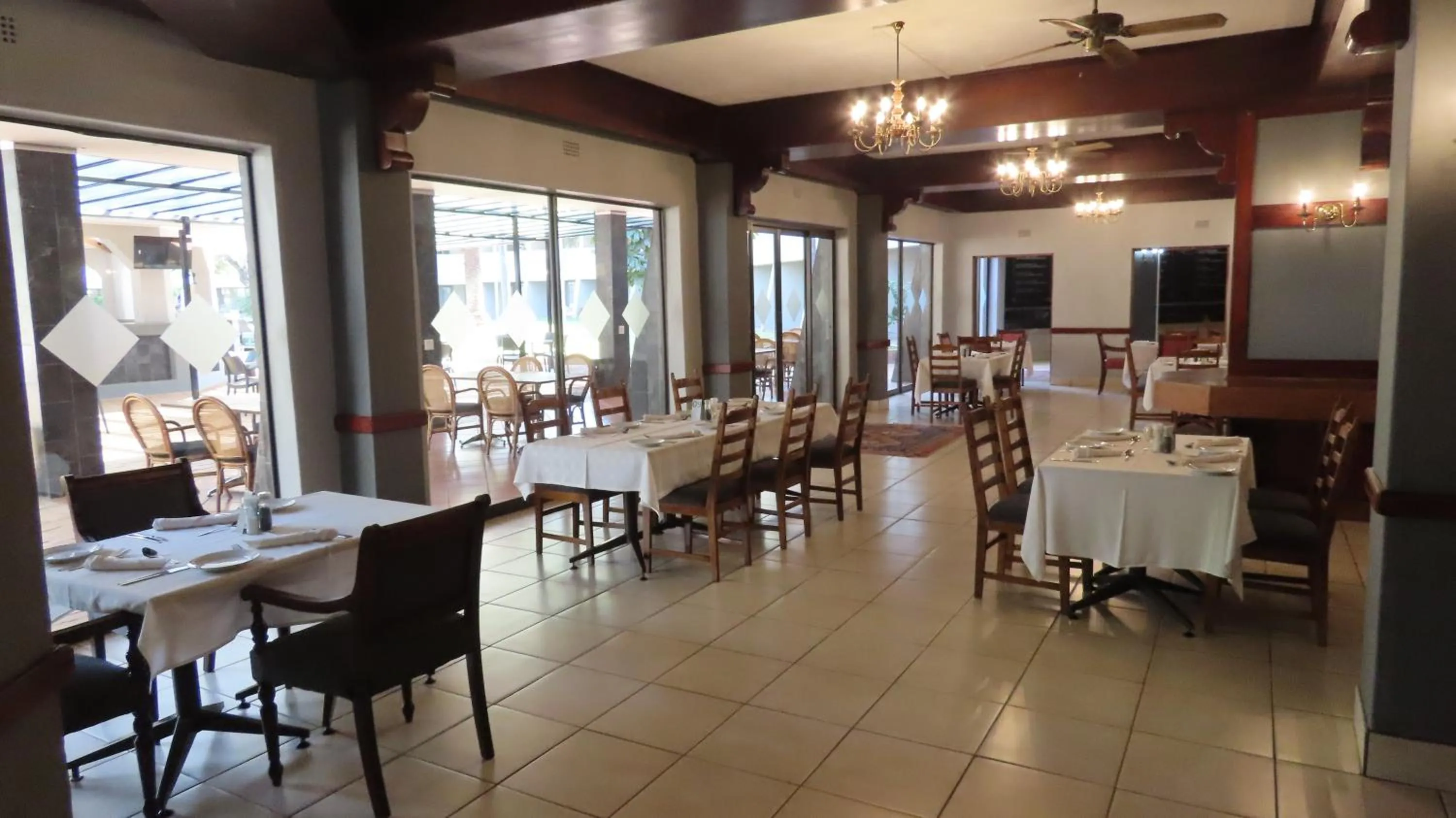 Restaurant/places to eat in Sundown Country Estate