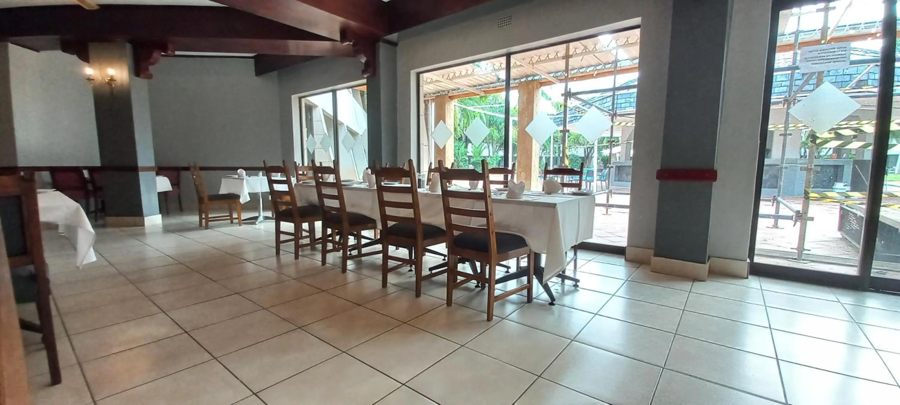 Restaurant/places to eat in Sundown Country Estate