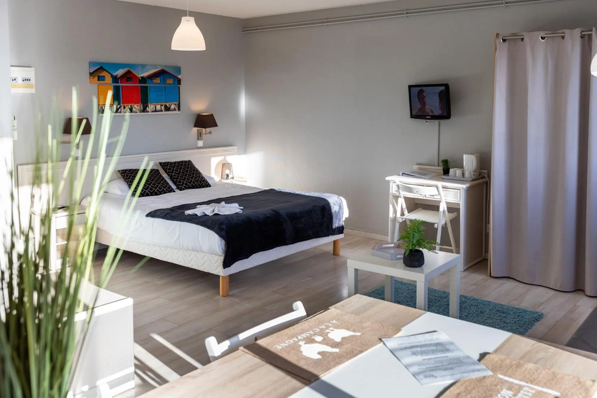 Bed in The Originals Boutique, Hôtel Neptune, Berck-sur-Mer