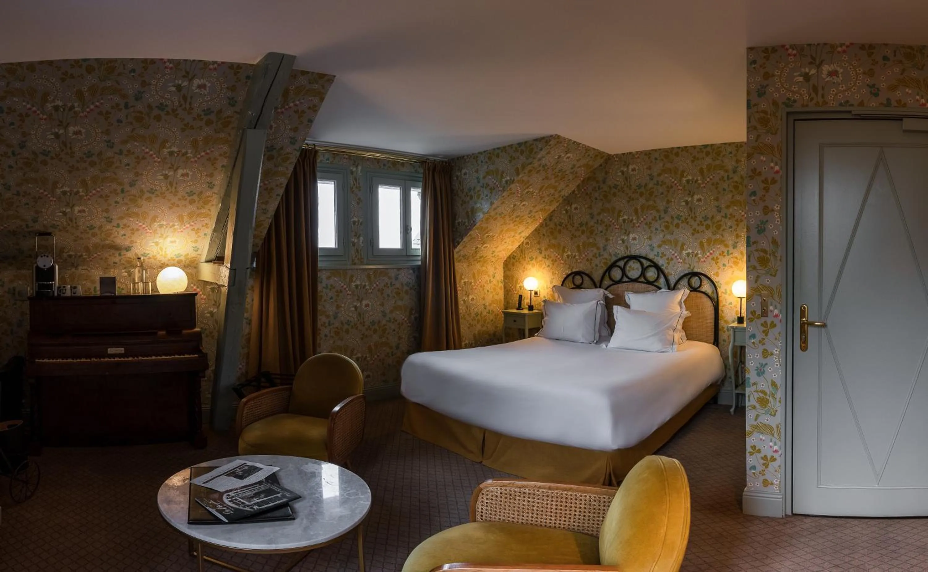 Bedroom, Bed in Domaine Saint Clair - Le Donjon