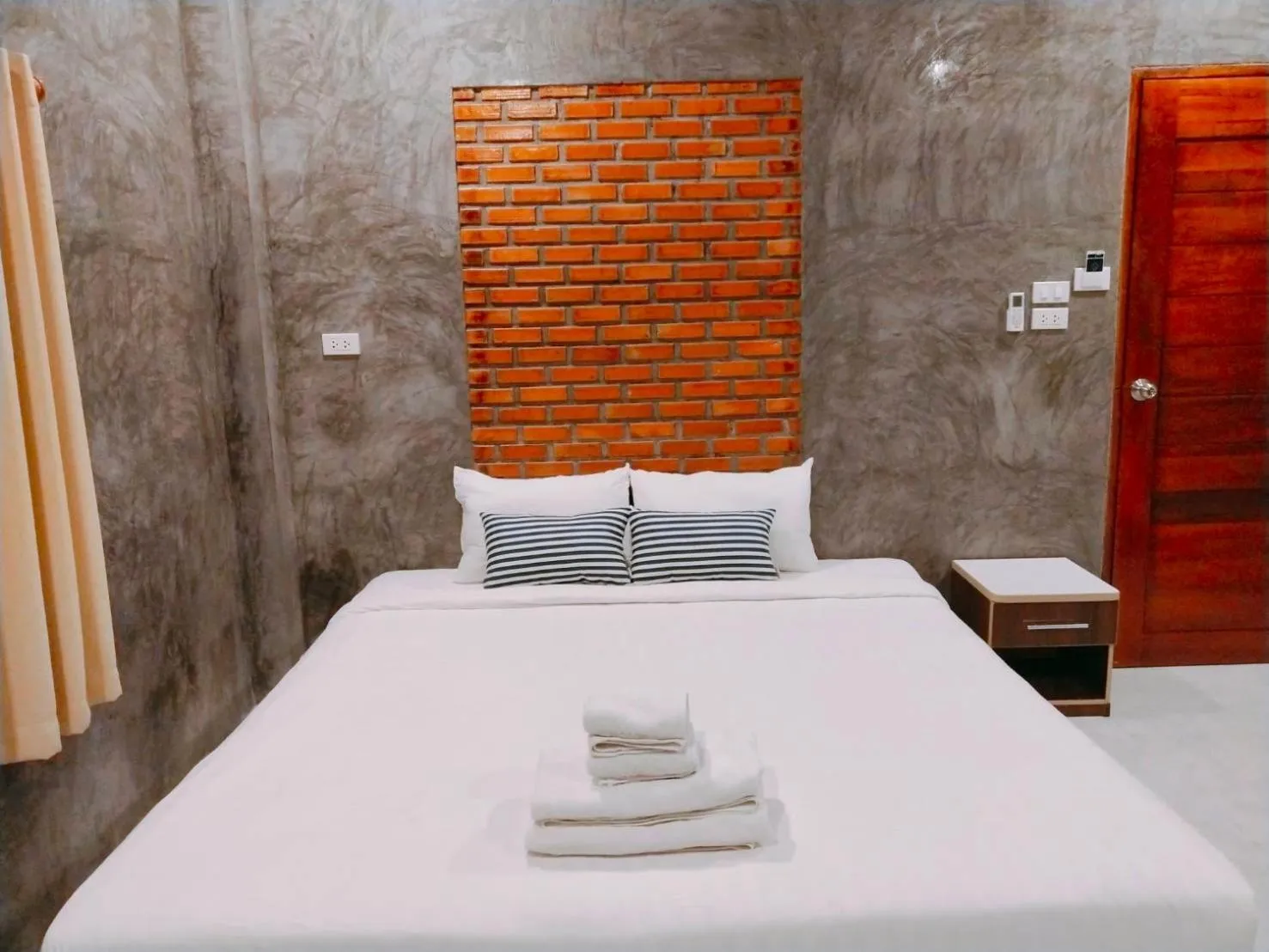 Bed in B-tel Chomthong resort Chiang mai