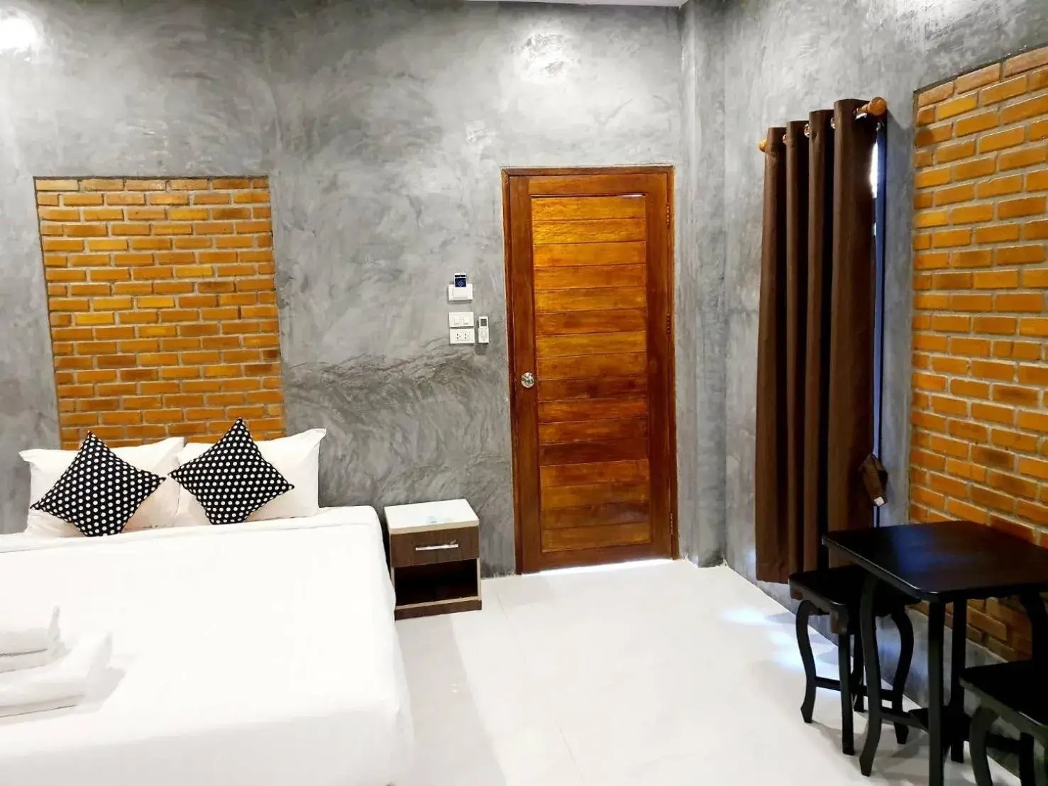 Deluxe Double Room in B-tel Chomthong resort Chiang mai Deluxe Double Room in B-tel Chomthong resort Chiang mai