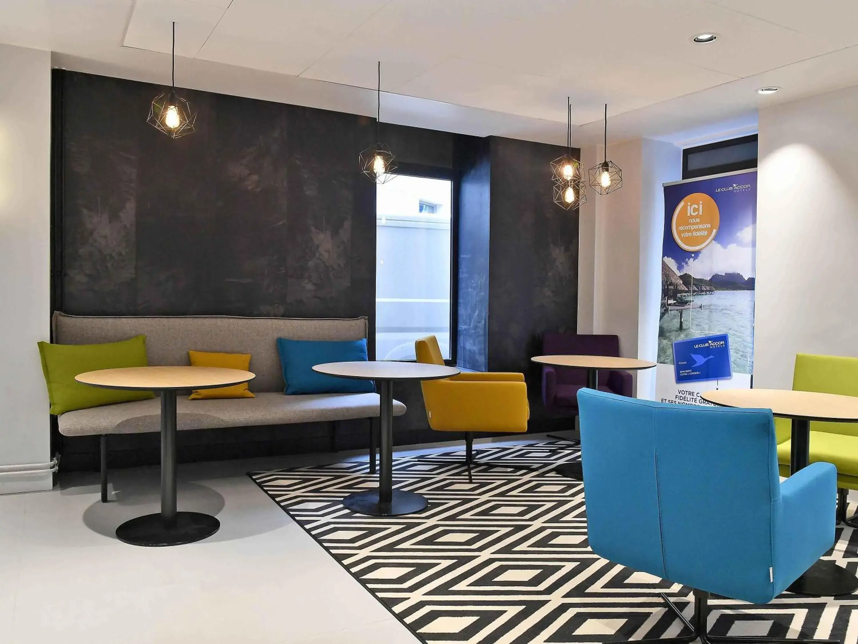 Lounge or bar in Mercure Paris Gare de l'Est Lounge or bar in Mercure Paris Gare de l'Est